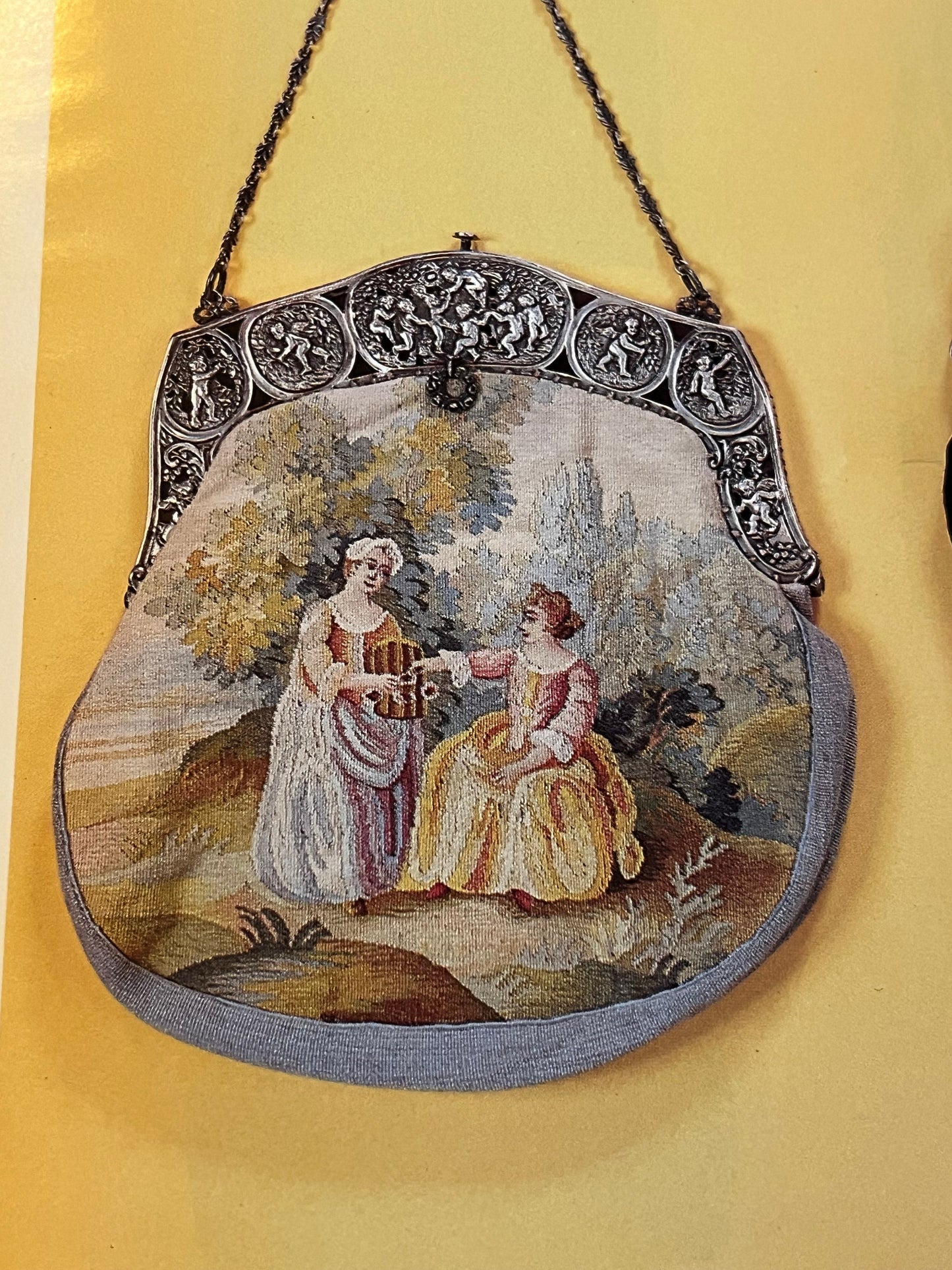 Antique Purses History & Value Guide by Richard Holiner