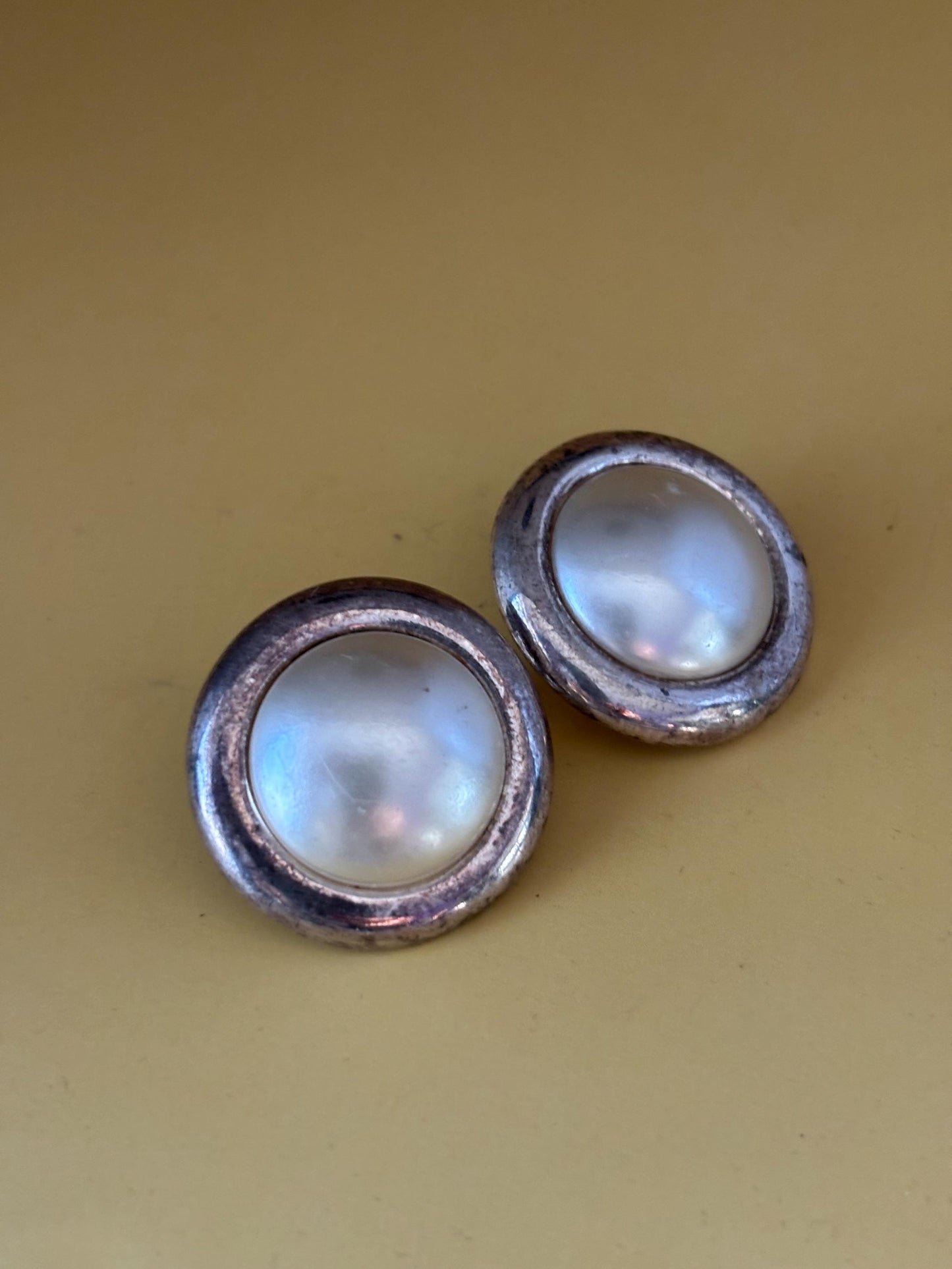 Vintage Pearl Clip On Earrings, Circle Gold Tone Jewelry