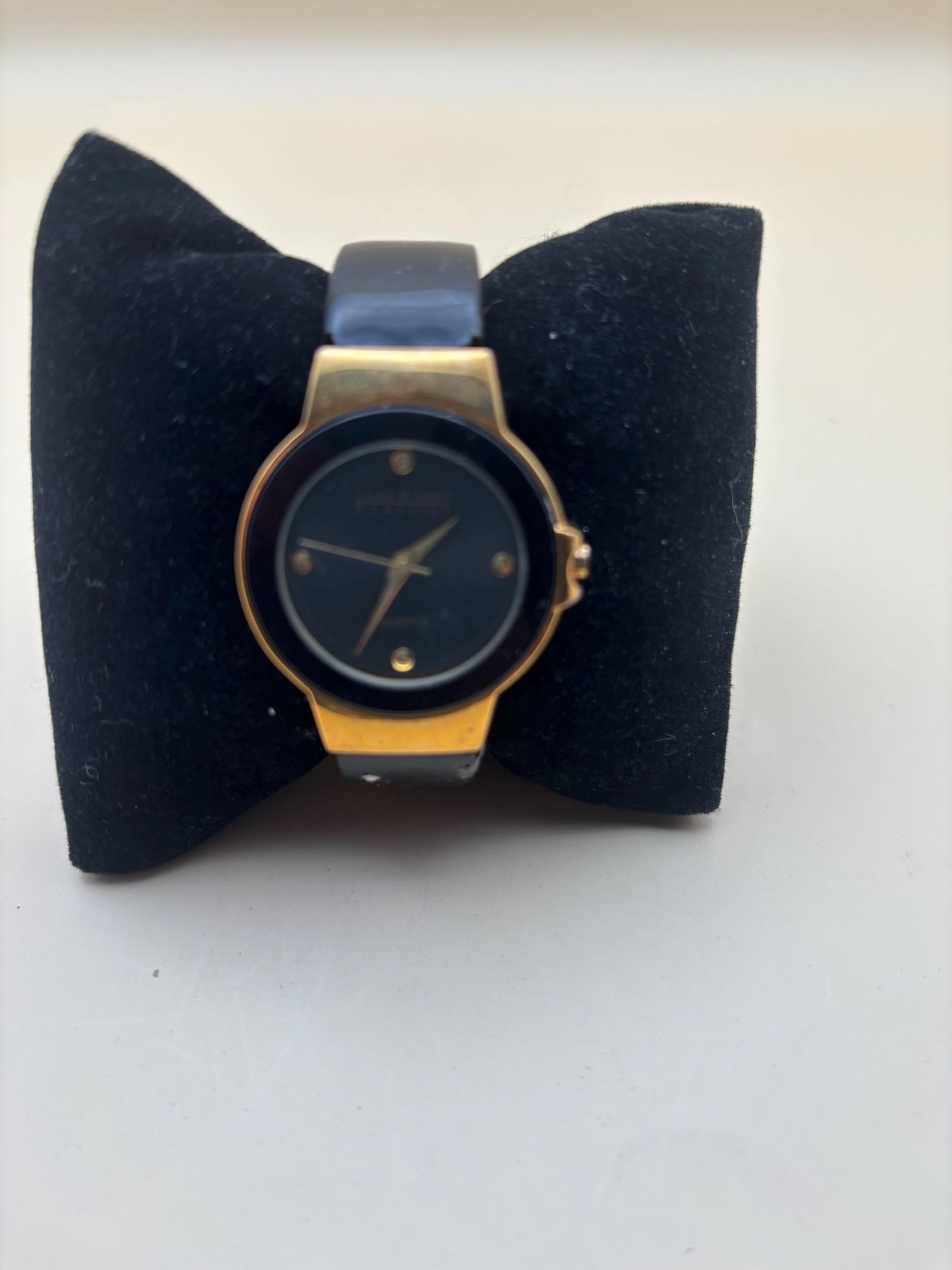 Vintage Joan Rivers Quartz Women's Watch Classic Number V371 Lover Antiques and Vintage