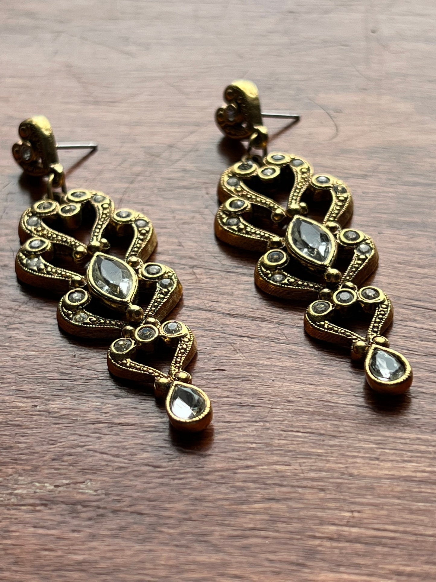 Vintage dangle earrings elegant hearts very pretty gold toned jewelry