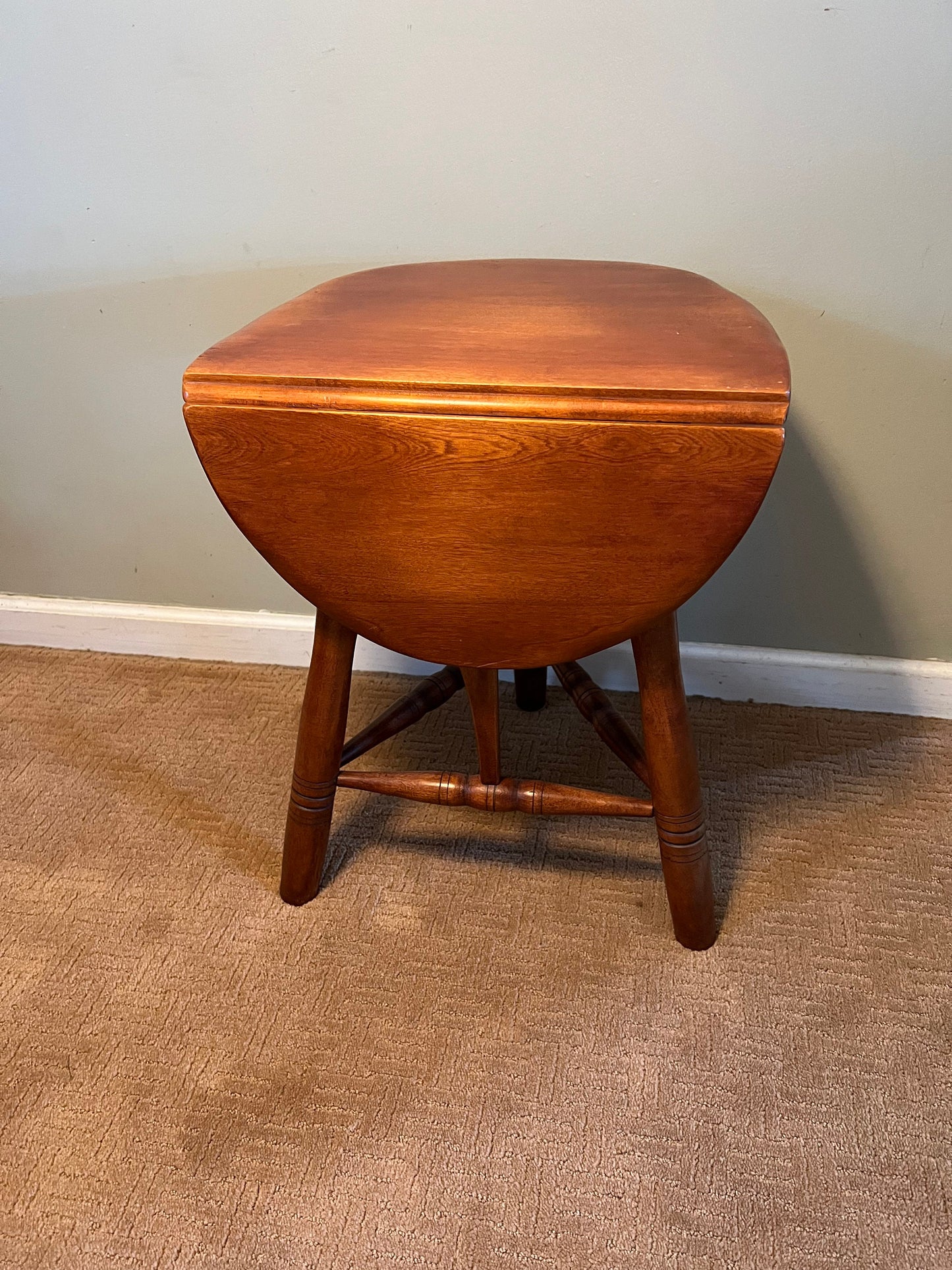 Cushman Colonial Creations Tripod Drop Leaf End Table No. 3-21, Lover Antiques and Vintage
