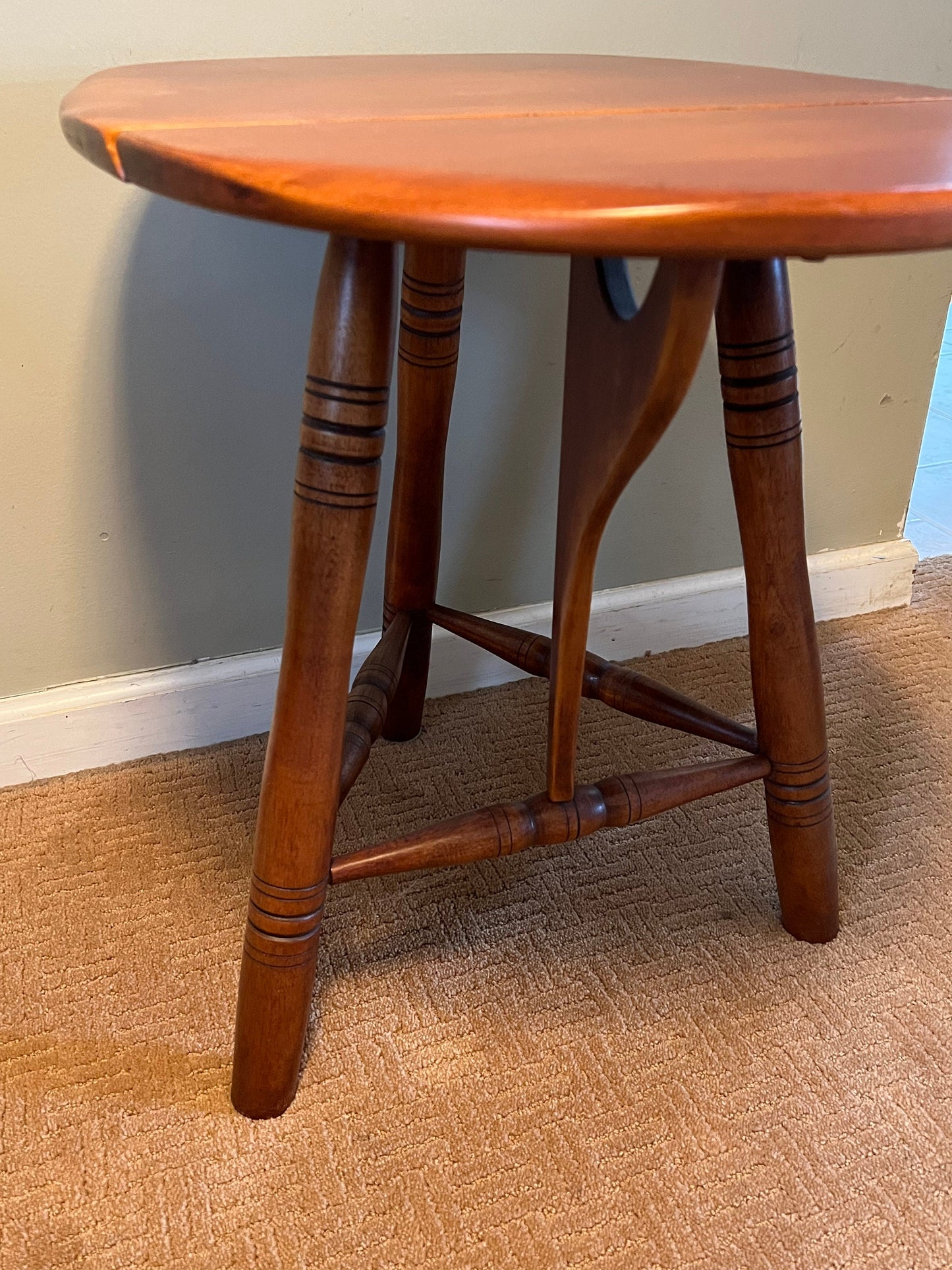 Cushman Colonial Creations Tripod Drop Leaf End Table No. 3-21, Lover Antiques and Vintage