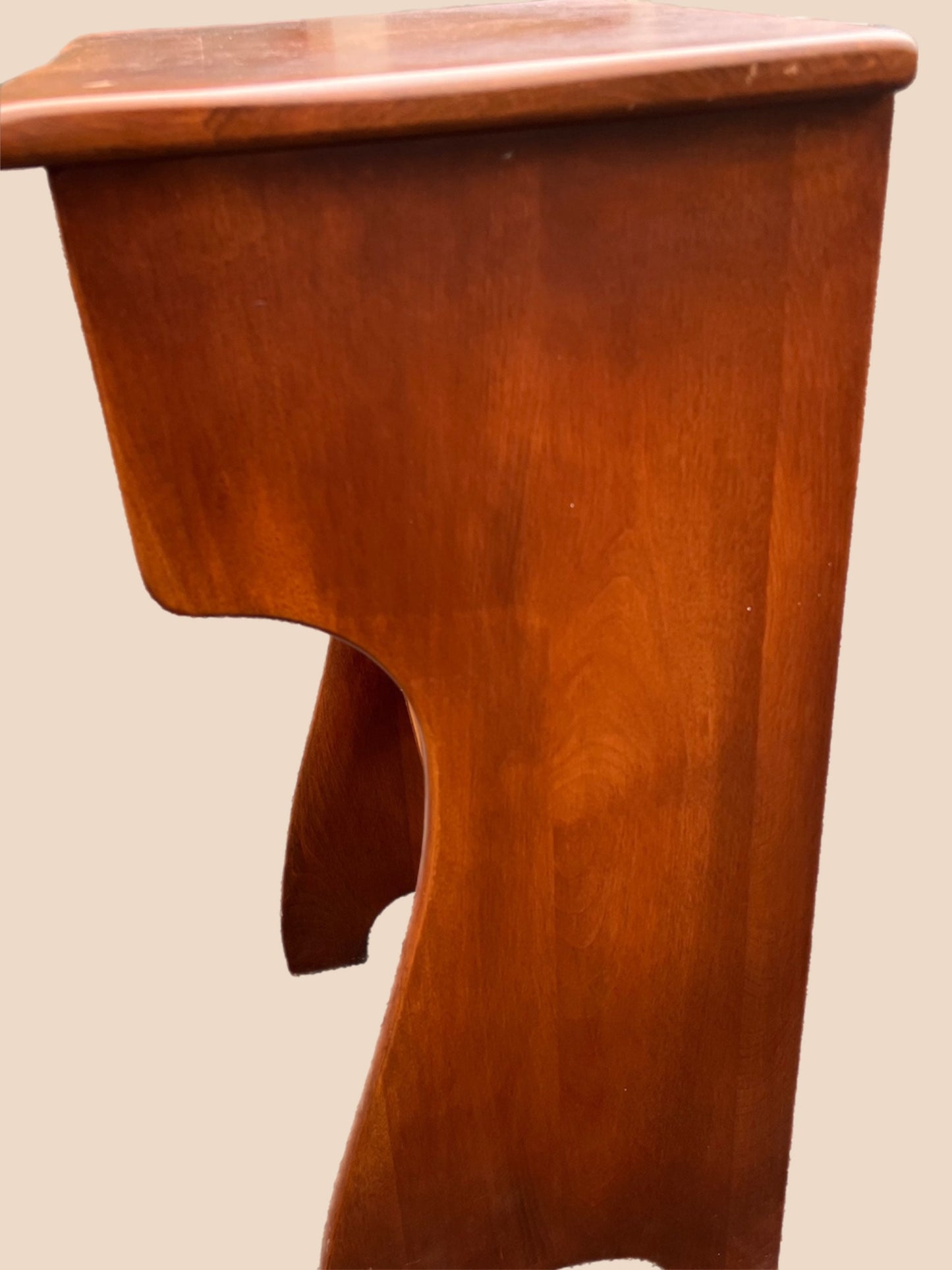 Cushman Colonial Creations Molly Stark Night Table No. 2059 end table side nightstand