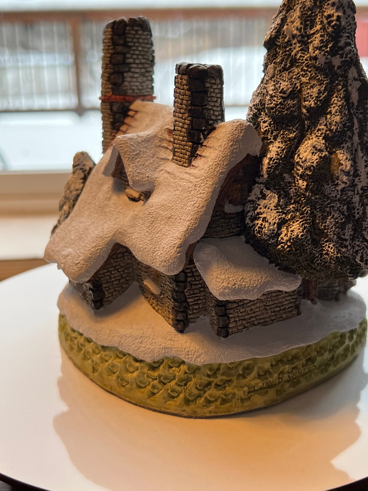 Vintage David Winter Snow Cottage 1984 handmade cottage hand painted Great Britain figurines David Hine cottages