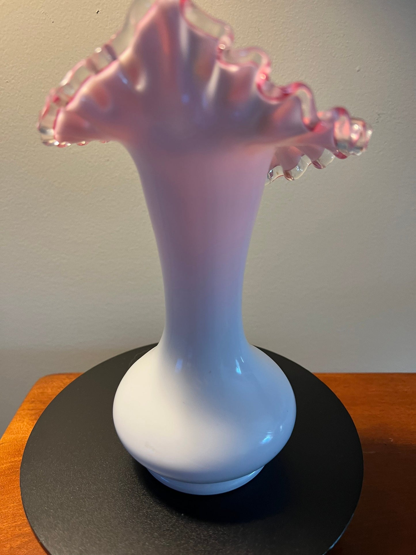 Vintage Fenton Glass Pink & White Vase Art Glass Elegant Ruffled Edge Pulpit Vase 8 3/4”