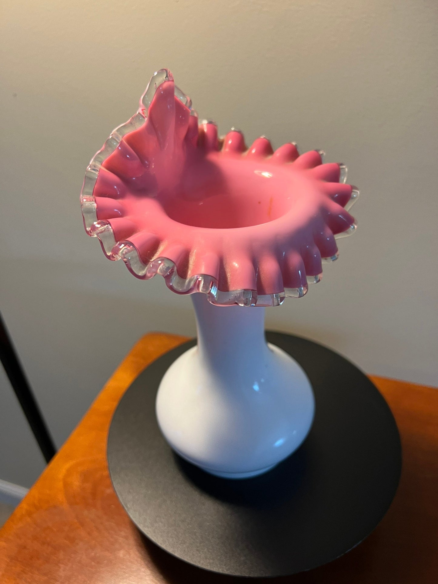 Vintage Fenton Glass Pink & White Vase Art Glass Elegant Ruffled Edge Pulpit Vase 8 3/4”