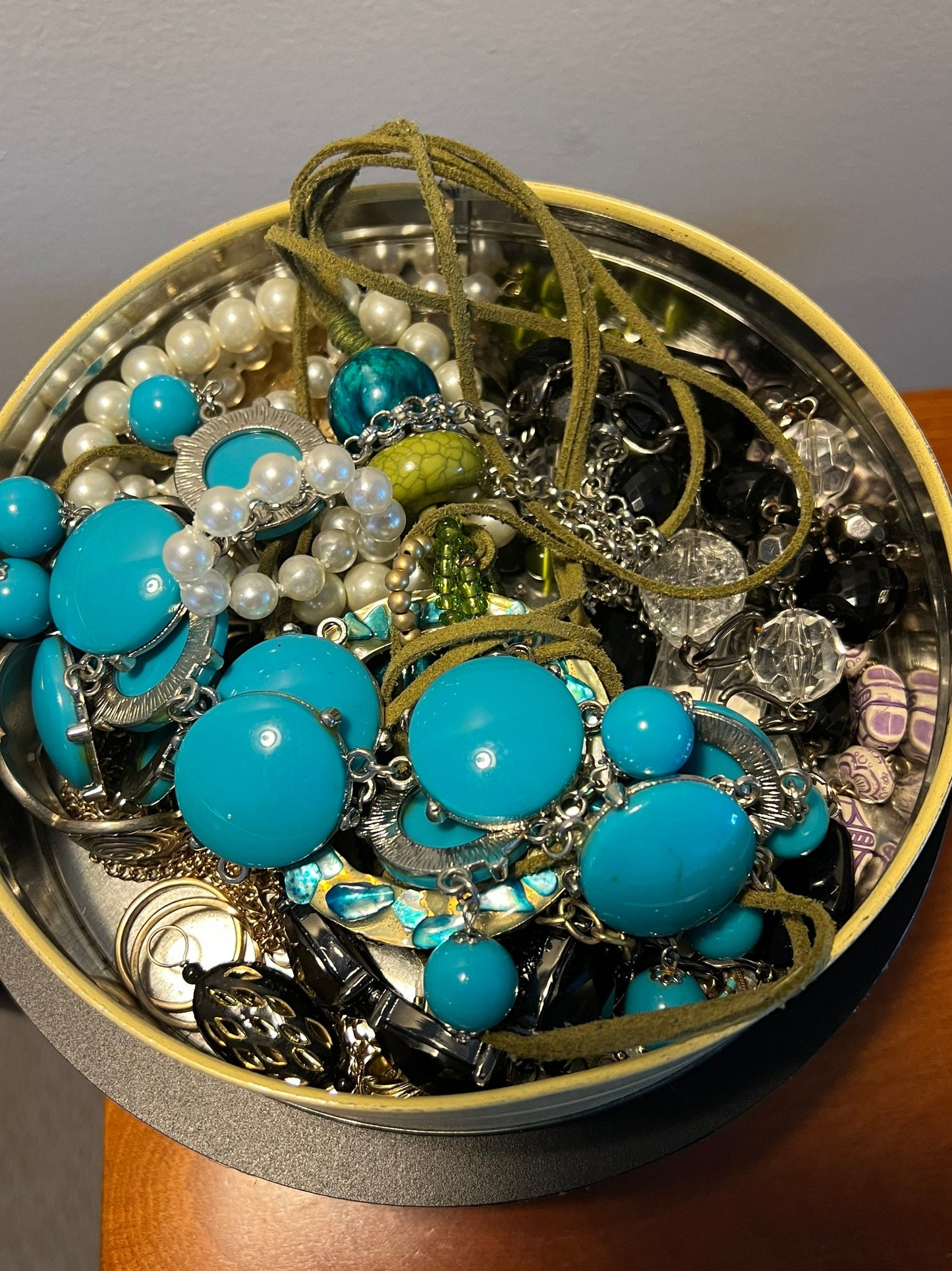 Vintage Earrings Necklace Bracelet Collection pieces Jewelry earring Lover Antiques
