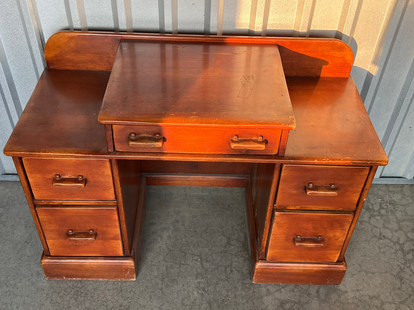 Cushman Colonial Creations Peter Schuyler Knee Hole Vanity No. 5-166 Desk Rustic Table Small Table with Drawers Lover Antiques & Vintage
