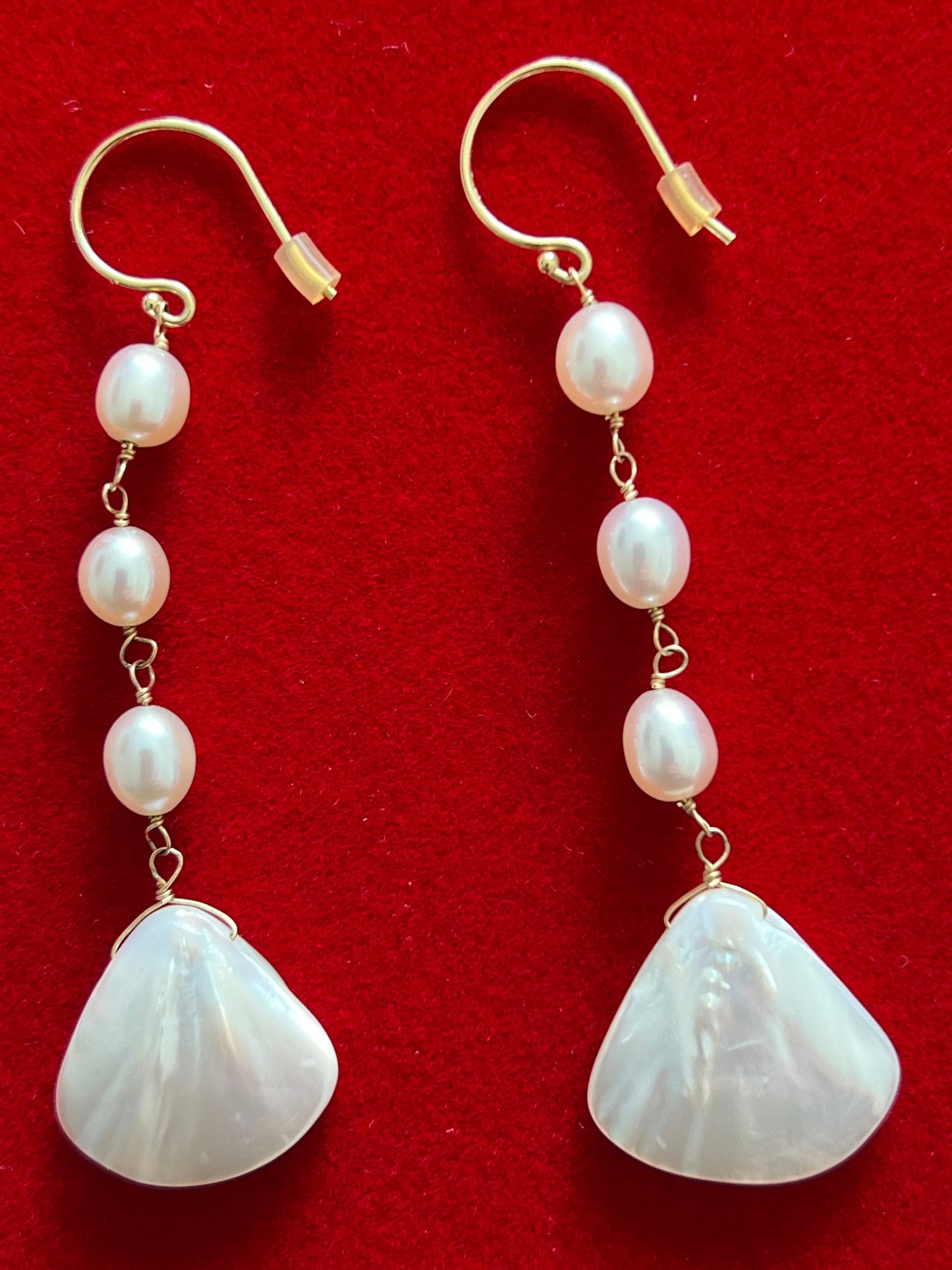 Vintage Mother of Pearl Earrings, White Shell Opalescent Earrings, Drop Earring, Jewelry, Dangling Earrings, Seashells, Lover Antiques