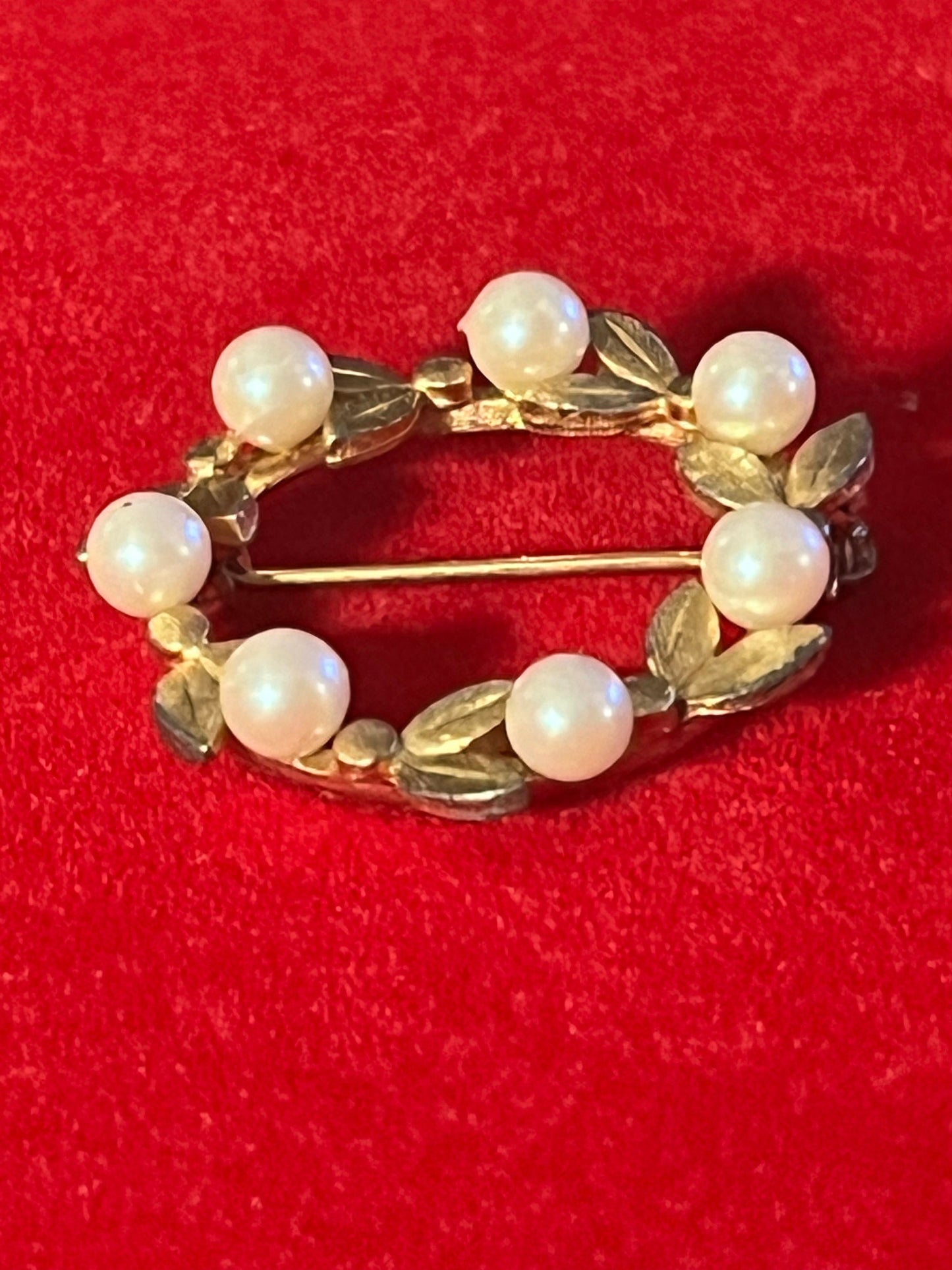 Vintage Flowers and Pearls Pin, Gold Tone Pearls Pin, Pearls and Wreath Brooch, Leaf Wreath Pin, Lover Antiques and Vintage