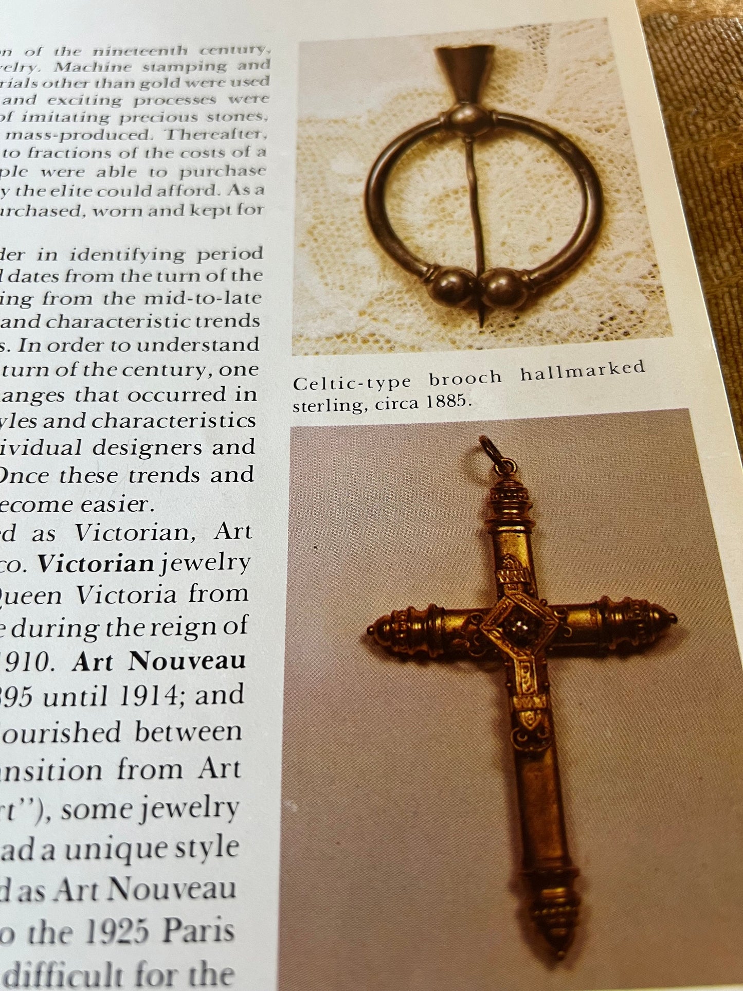 Popular Jewelry 1840-1940 Guide Book, by Roseann Ettinger, Original from 1990, Costume Jewelry Book, Lover Antiques and Vintage