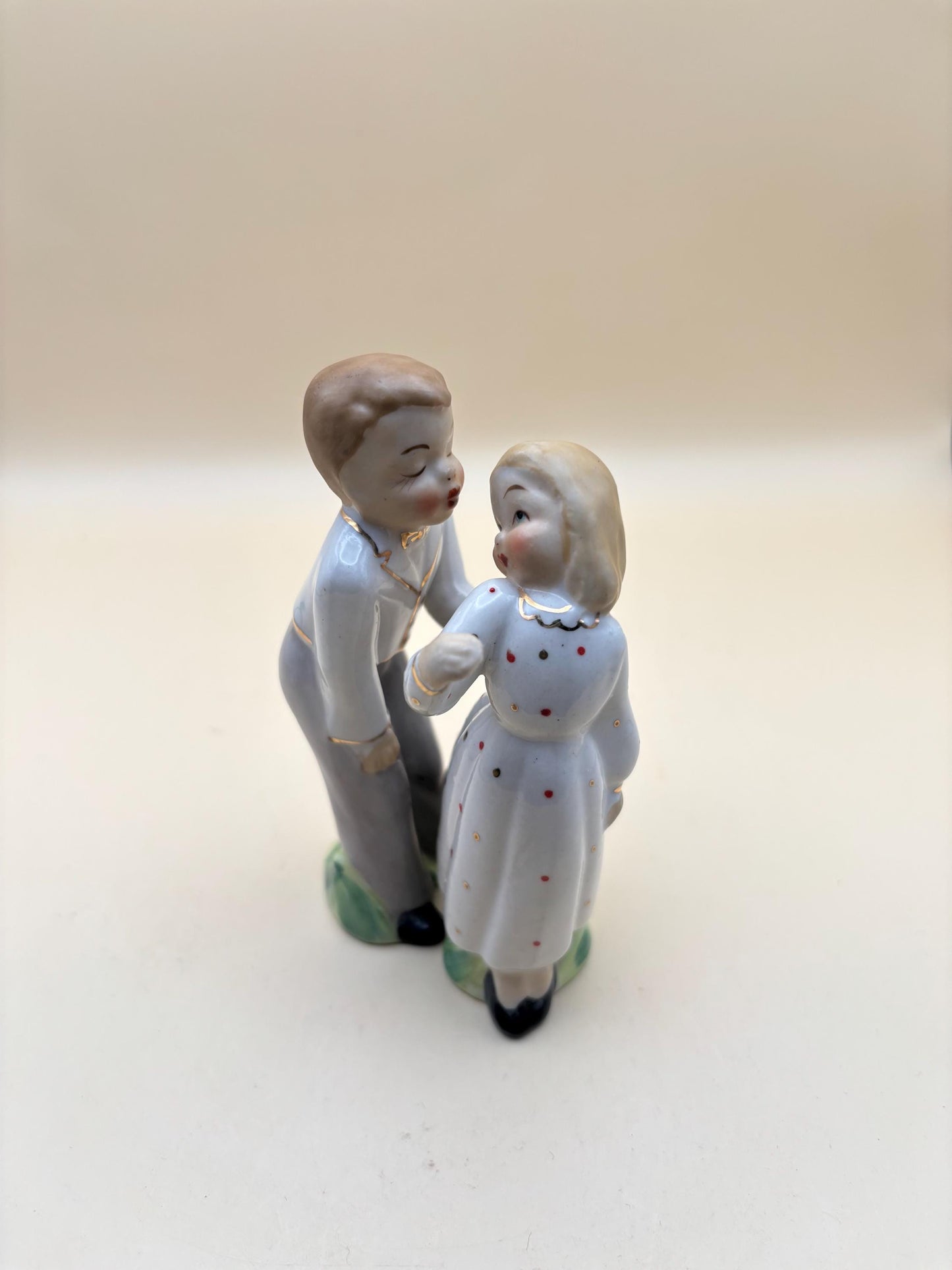 Vintage Bride and Groom Salt and Pepper Shakers Kissing Couple Lover Antiques and Vintage