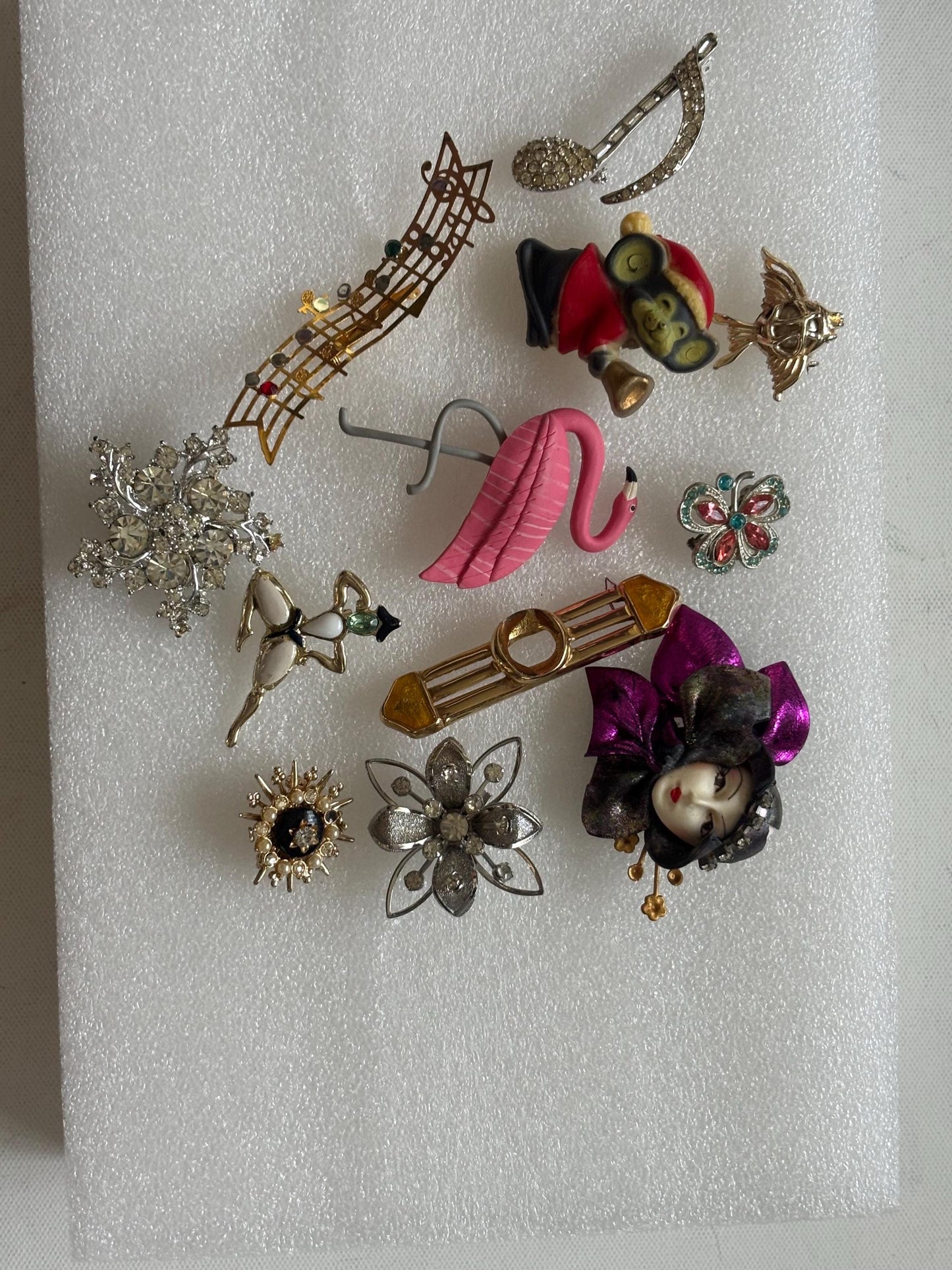 Vintage Pin Collection Variety Jewelry Lot Brooches Bulk Lover Antiques and Vintage