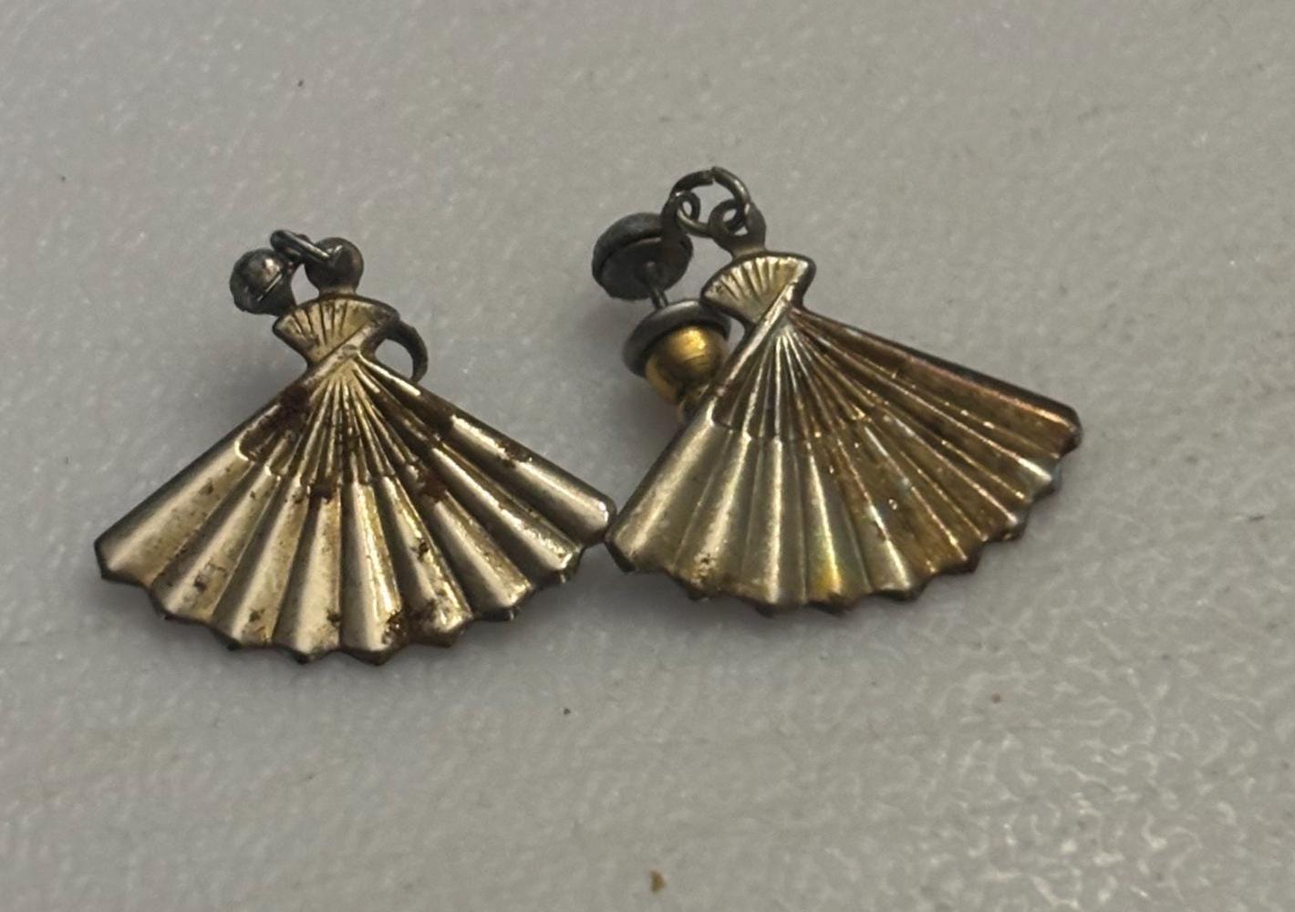 Vintage Fan Earrings, Gold Tone Scalloped Jewelry, Lover Antiques and Vintage