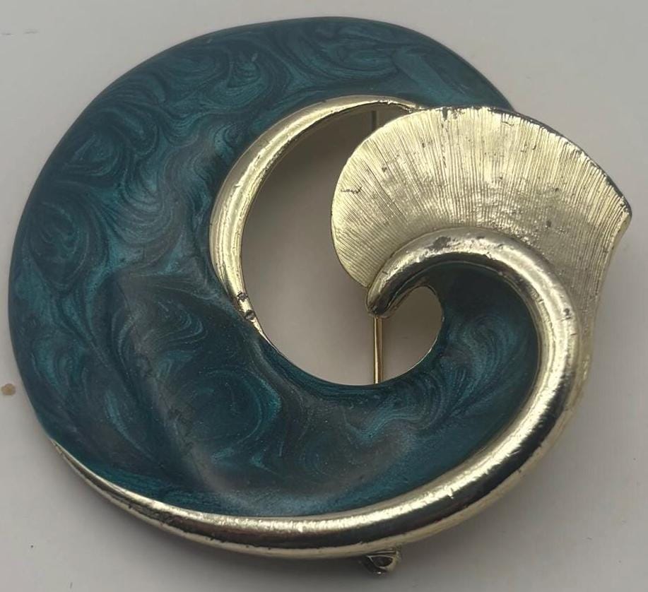 Vintage Green & Gold Enamel Swirl Brooch: Elegant Pin