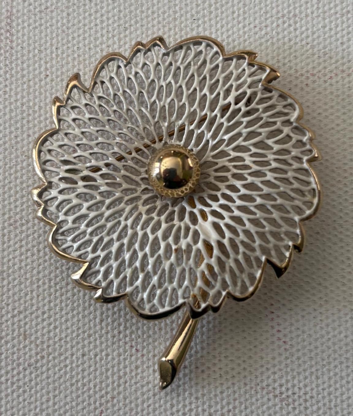 Vintage Monet White and Gold Flower Pin Brooch Lover Antiques and Vintage