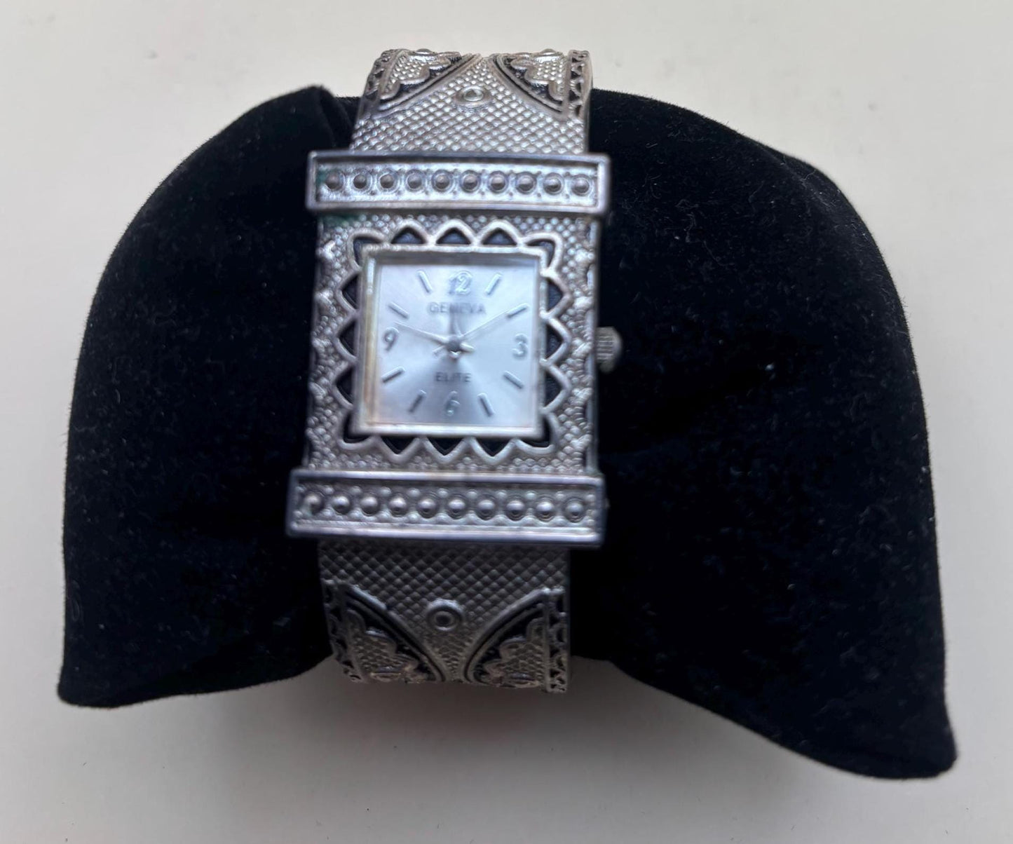 Vintage Geneva Elite Quartz Watch Number 2300 Lover Antiques and Vintage