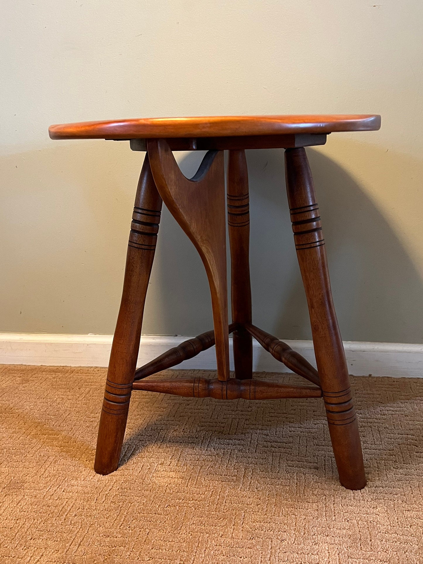 Cushman Colonial Creations Tripod Drop Leaf End Table No. 3-21, Lover Antiques and Vintage