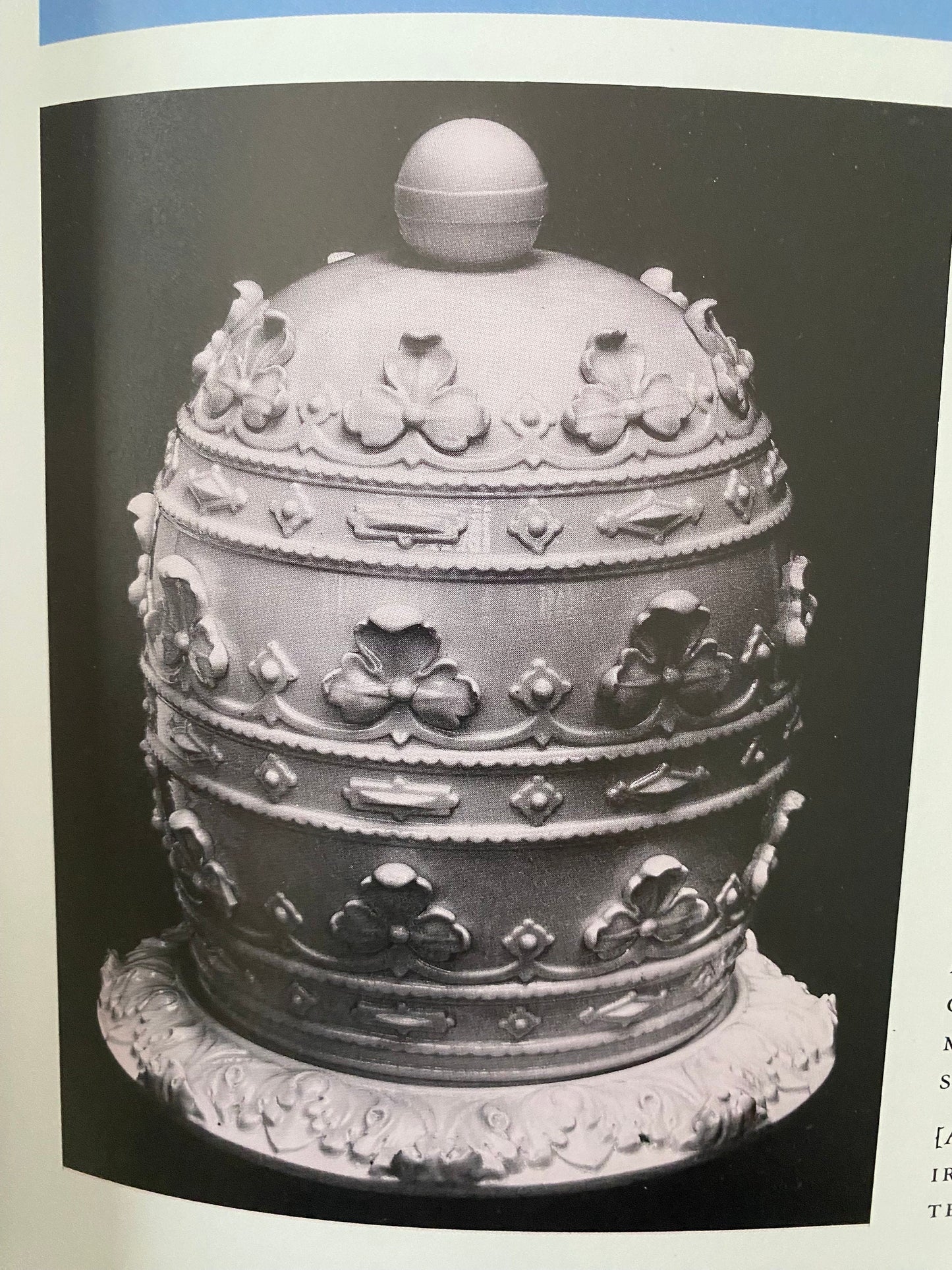 Belleek Irish Porcelain Guide by Marion Langham (1993 Hardcover)