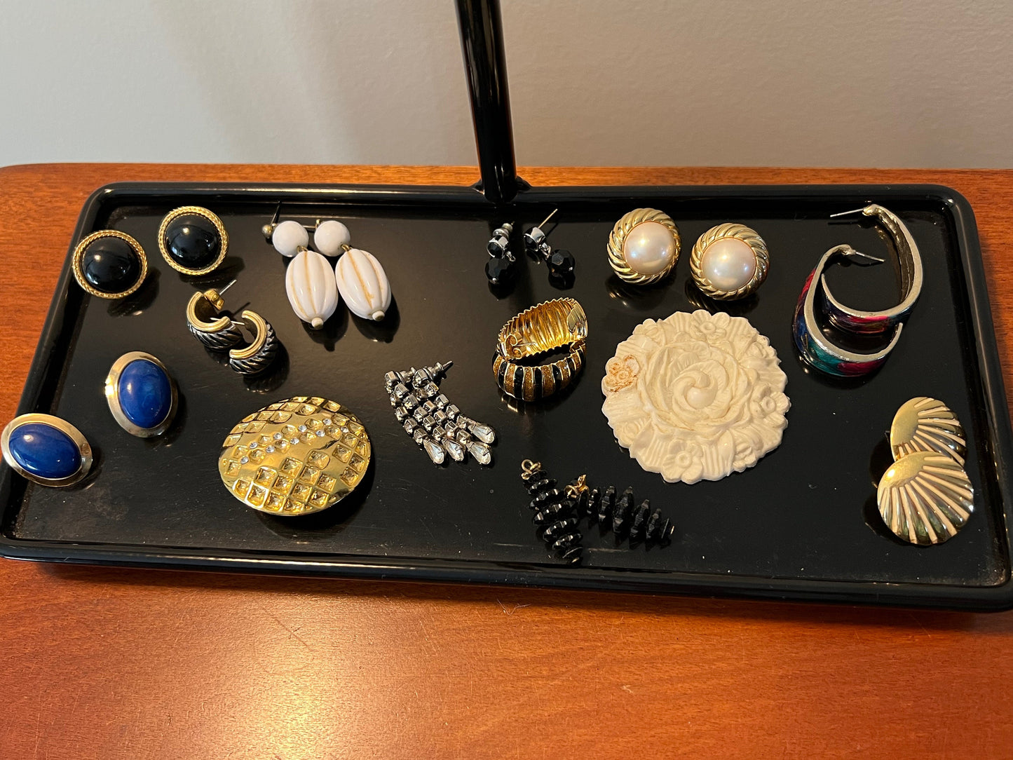 Vintage Costume Jewelry Collection: 11 Earrings & 2 Brooches