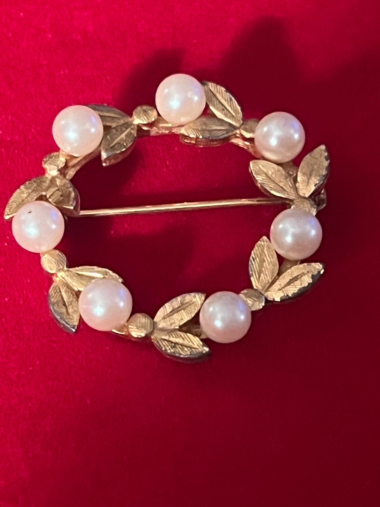 Vintage Gold Tone Wreath Brooch with Faux Pearls