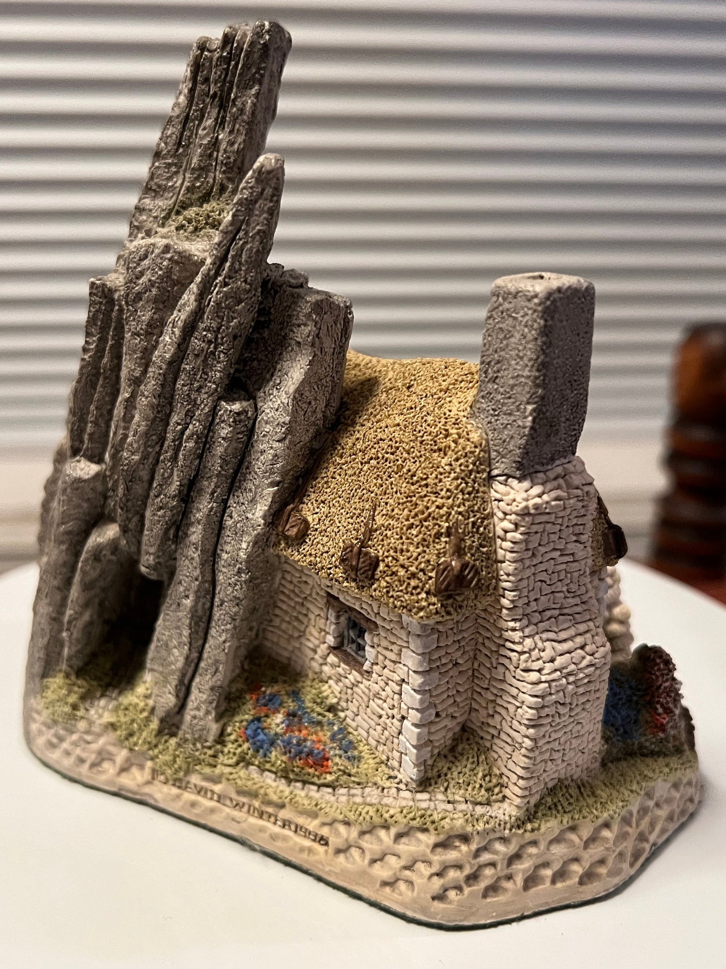 Vintage David Winter Cottages Scottish Collection Crofter’s Cottage 1988 handmade hand painted Great Britain figurines David Hine