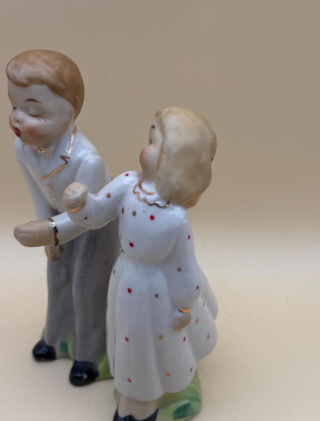 Vintage Bride and Groom Salt and Pepper Shakers Kissing Couple Lover Antiques and Vintage