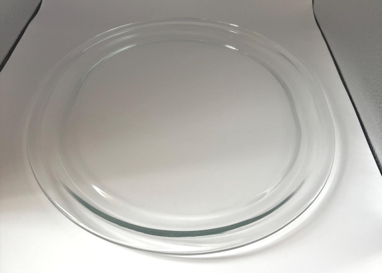 Large Glass Serving Platter, Lover Antiques and Vintage