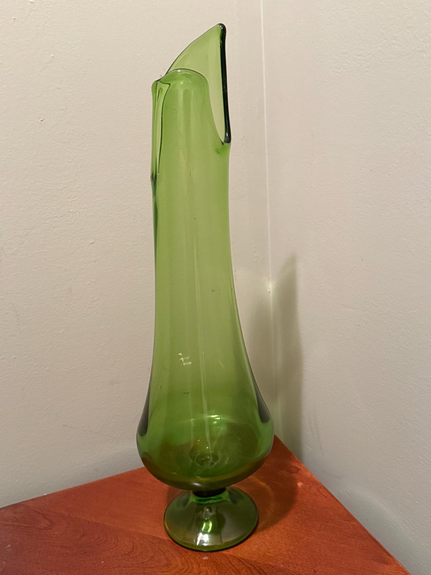 Vintage LE Smith Avocado Green Pedestal Smoothie Swung Vase Lover Antiques and Vintage