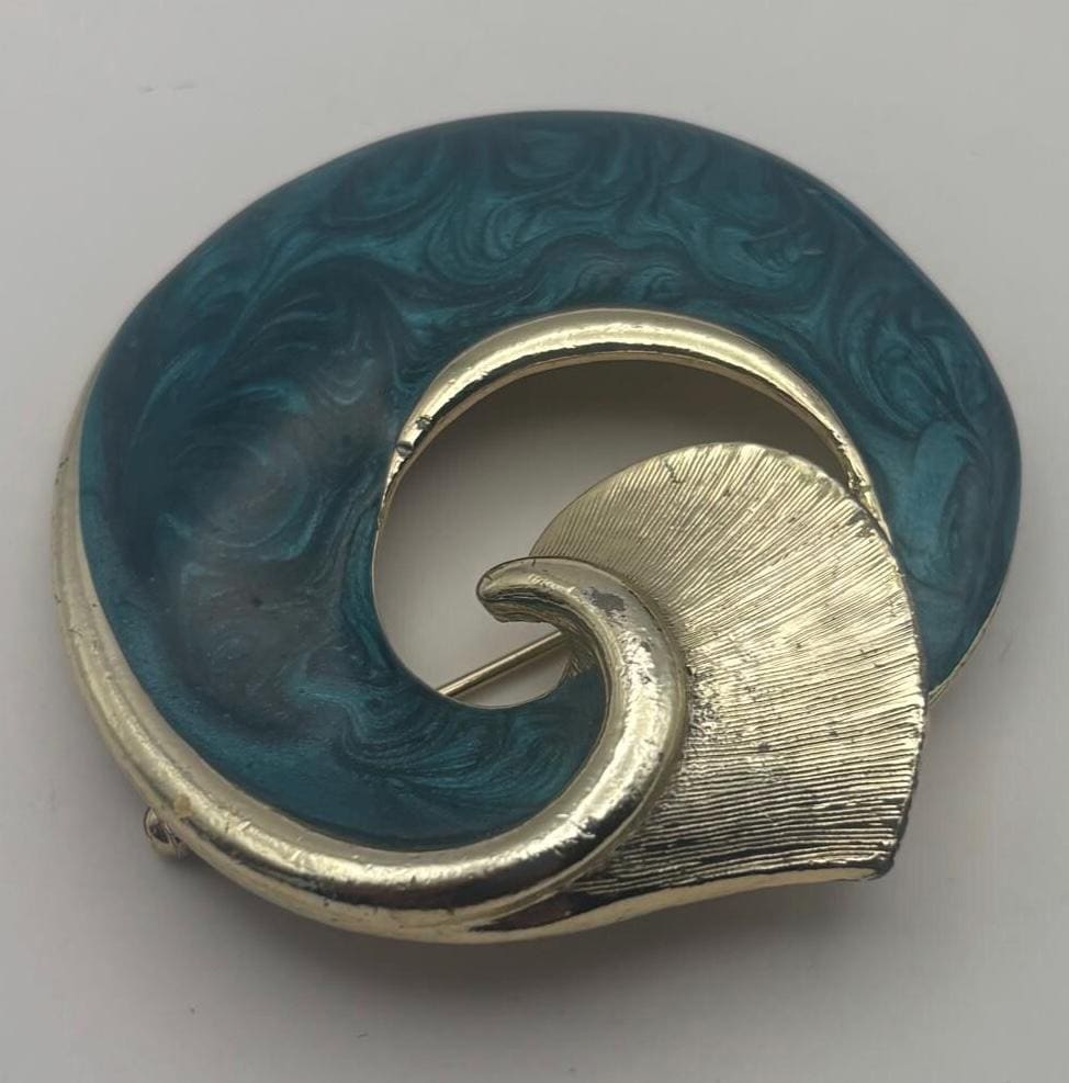 Vintage Green & Gold Enamel Swirl Brooch: Elegant Pin