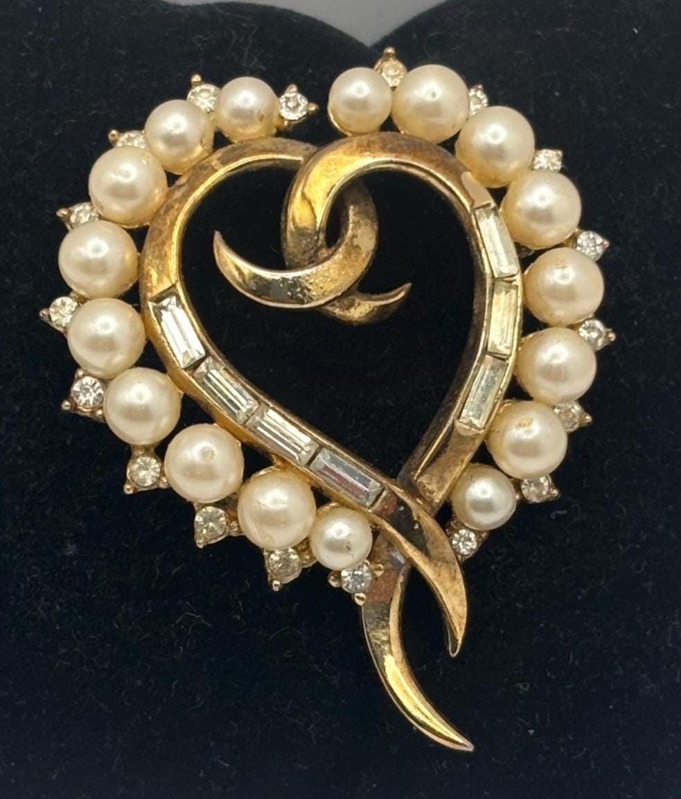 Crown Trifari Heart Brooch by Alfred Philippe, Skylark Romantic Heart Series