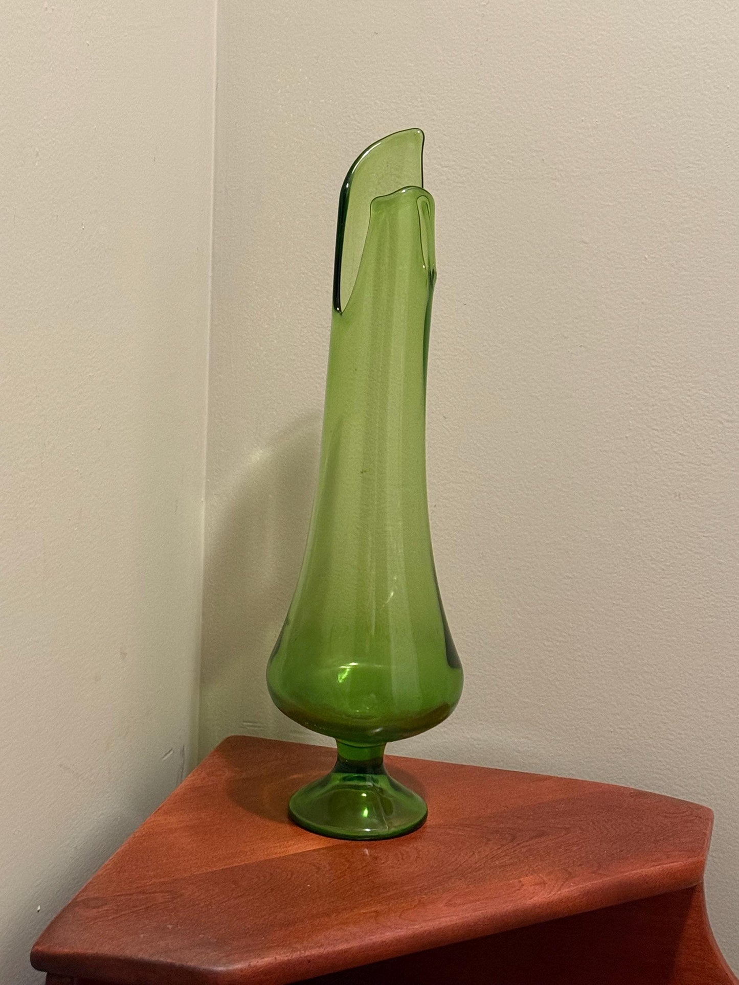 Vintage LE Smith Avocado Green Pedestal Smoothie Swung Vase Lover Antiques and Vintage