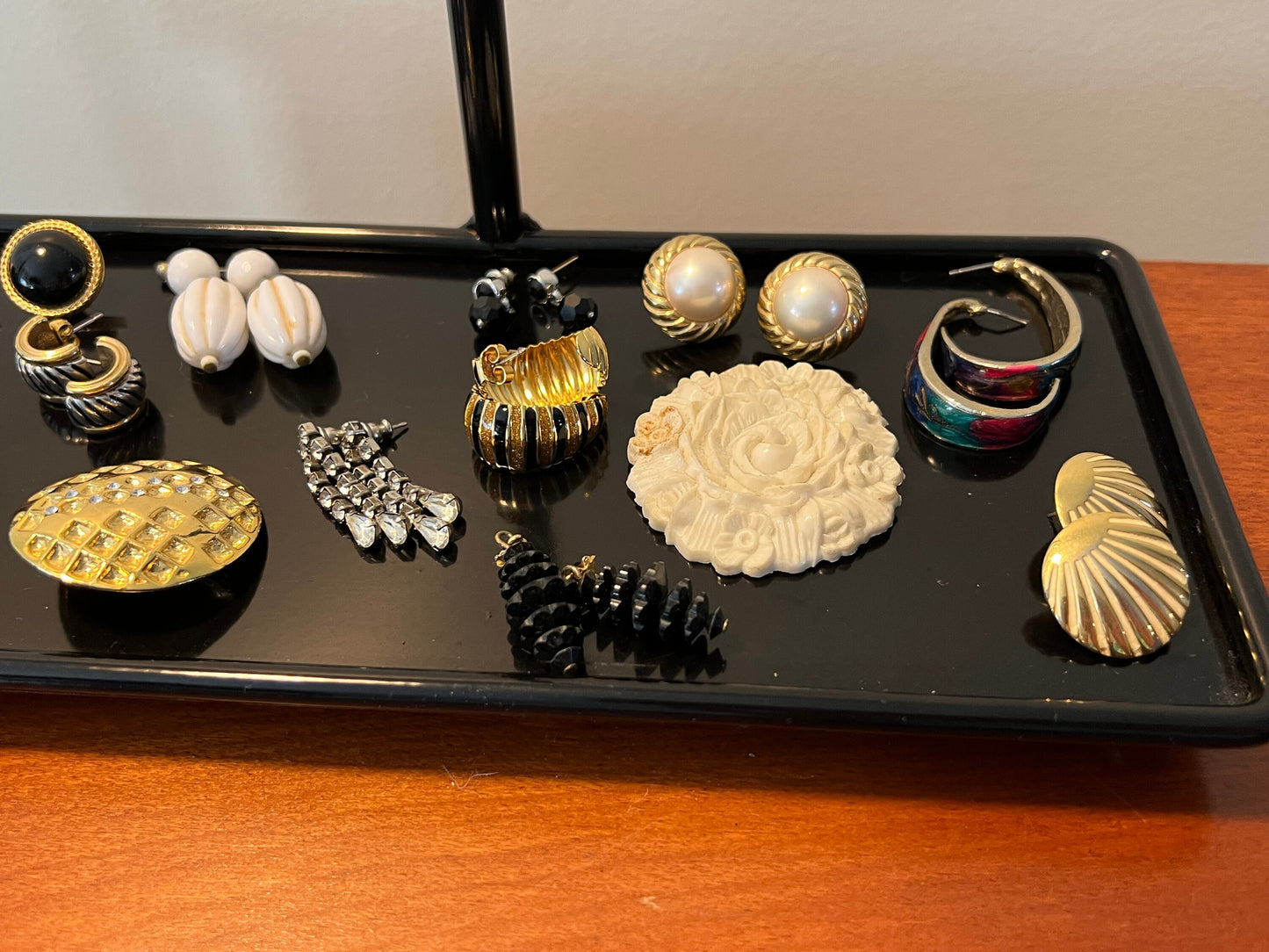 Vintage Costume Jewelry Collection: 11 Earrings & 2 Brooches