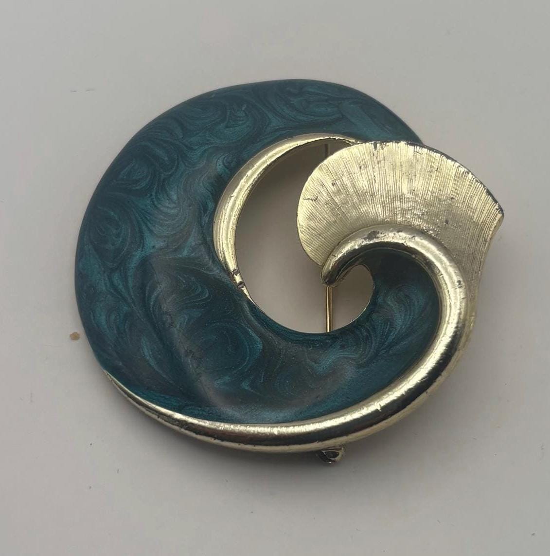 Vintage Green & Gold Enamel Swirl Brooch: Elegant Pin