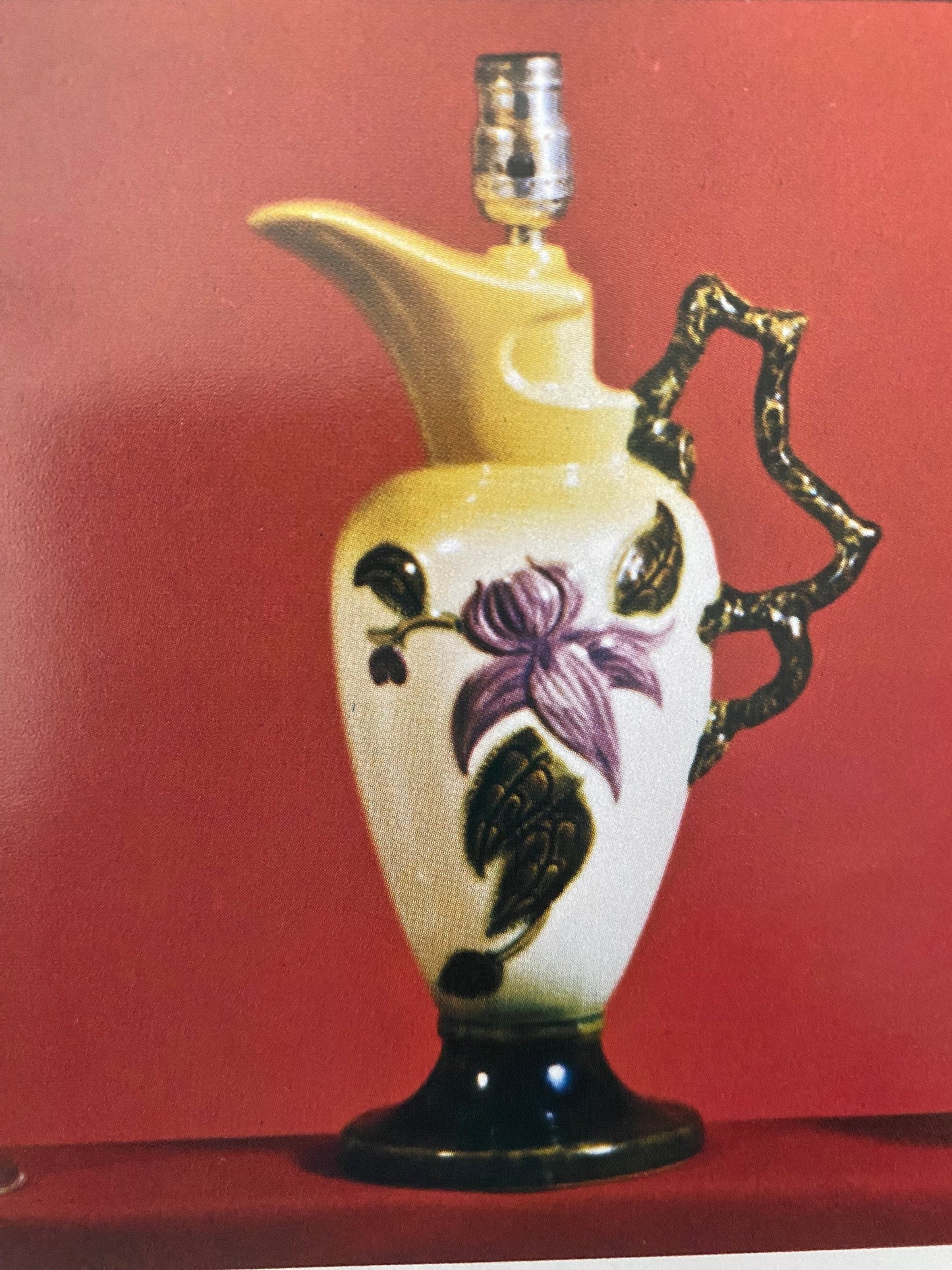 The Collector’s Encyclopedia of Hull Pottery Book, by Brenda Roberts, Lover Antiques and Vintage