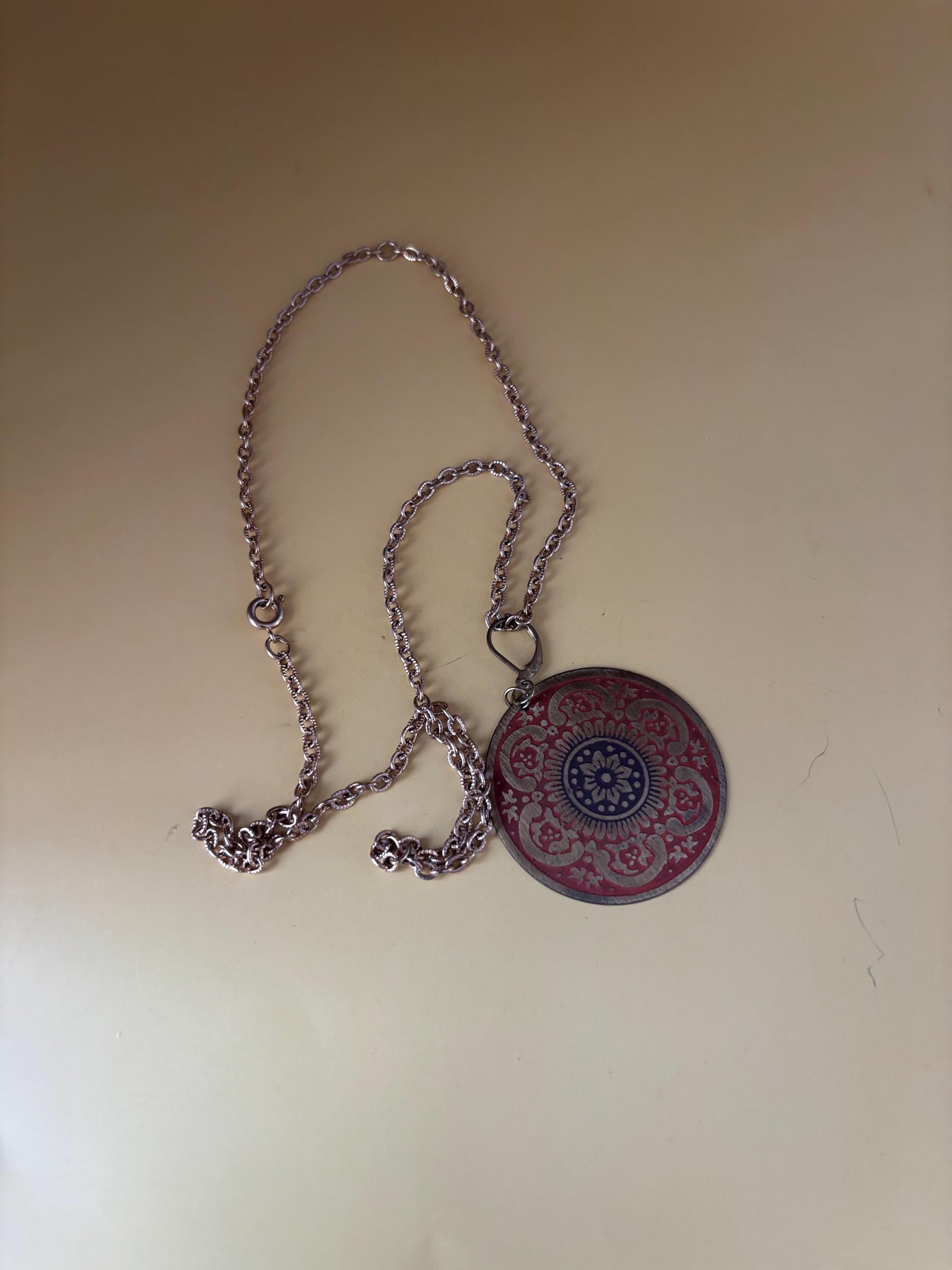 Vintage Red Black Enamel Gold Tone Circular Pendant Necklace 14 Inch Chain Retro Jewelry