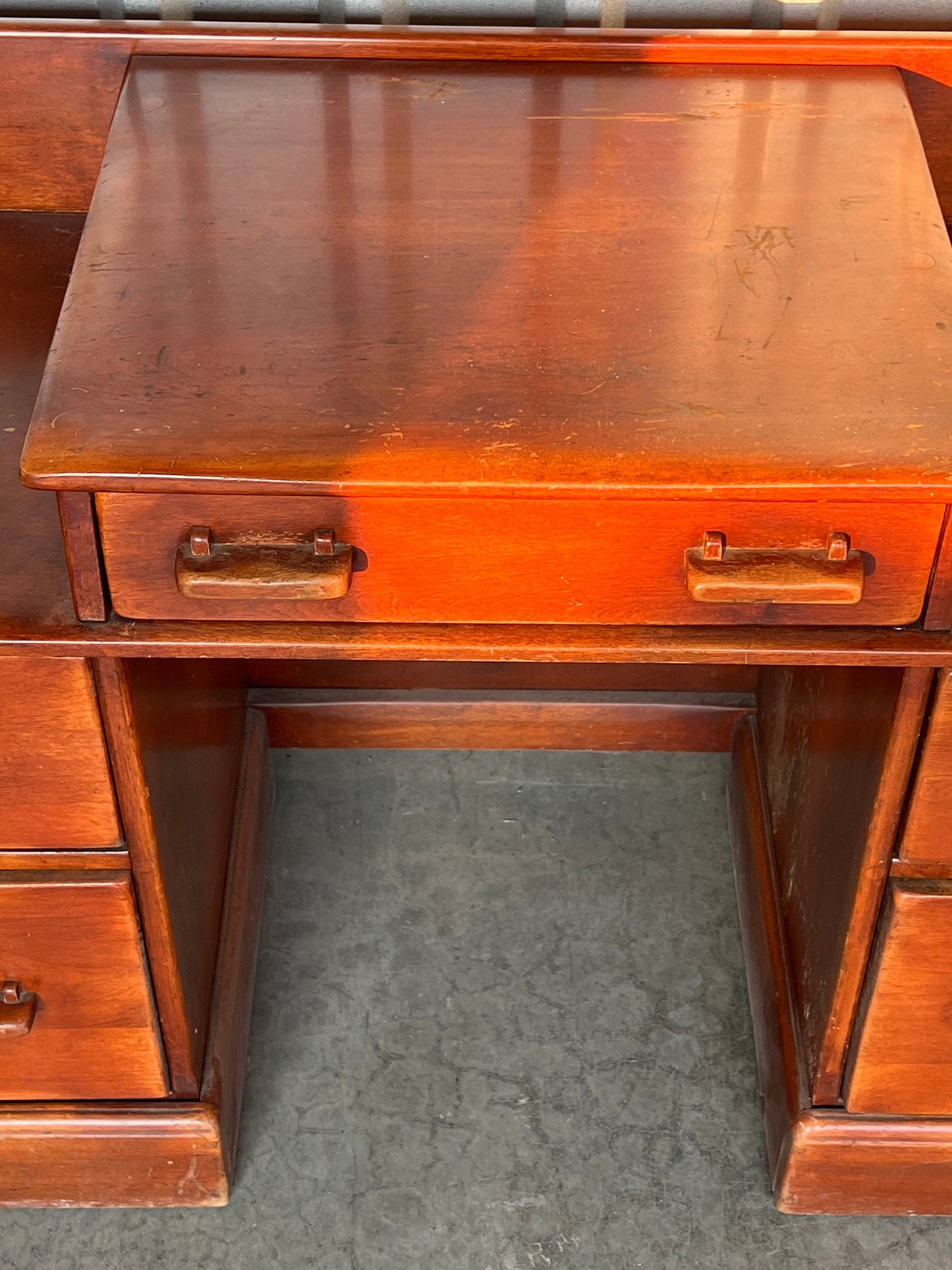 Cushman Colonial Creations Peter Schuyler Knee Hole Vanity No. 5-166 Desk Rustic Table Small Table with Drawers Lover Antiques & Vintage