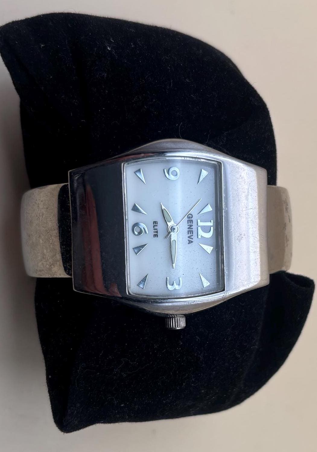 vintage Geneva Elite Quartz Watch Number 712 Lover Antiques and Vintage
