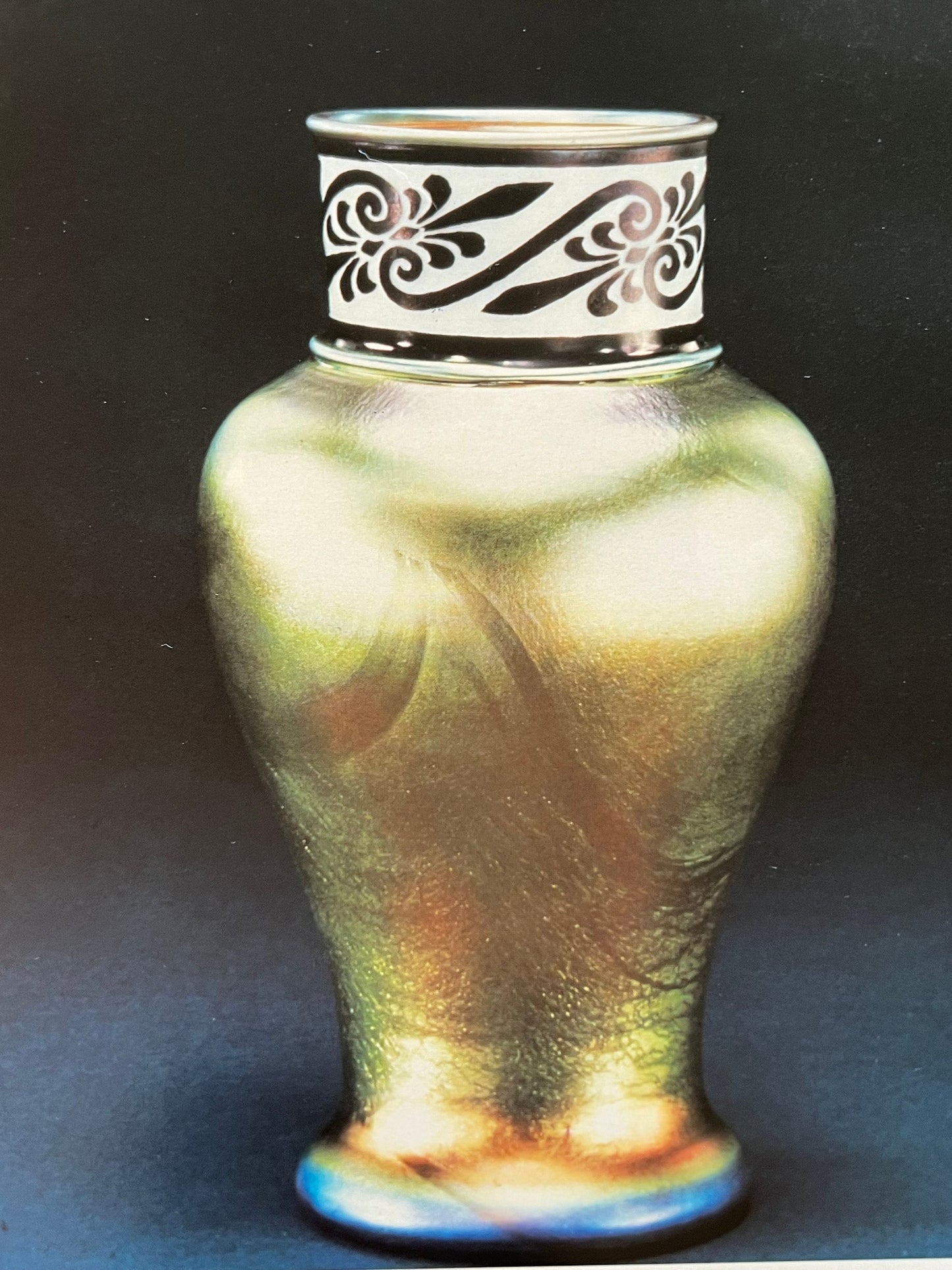 Vintage American Art Glass Book: Collector's Guide by John A. Shuman III