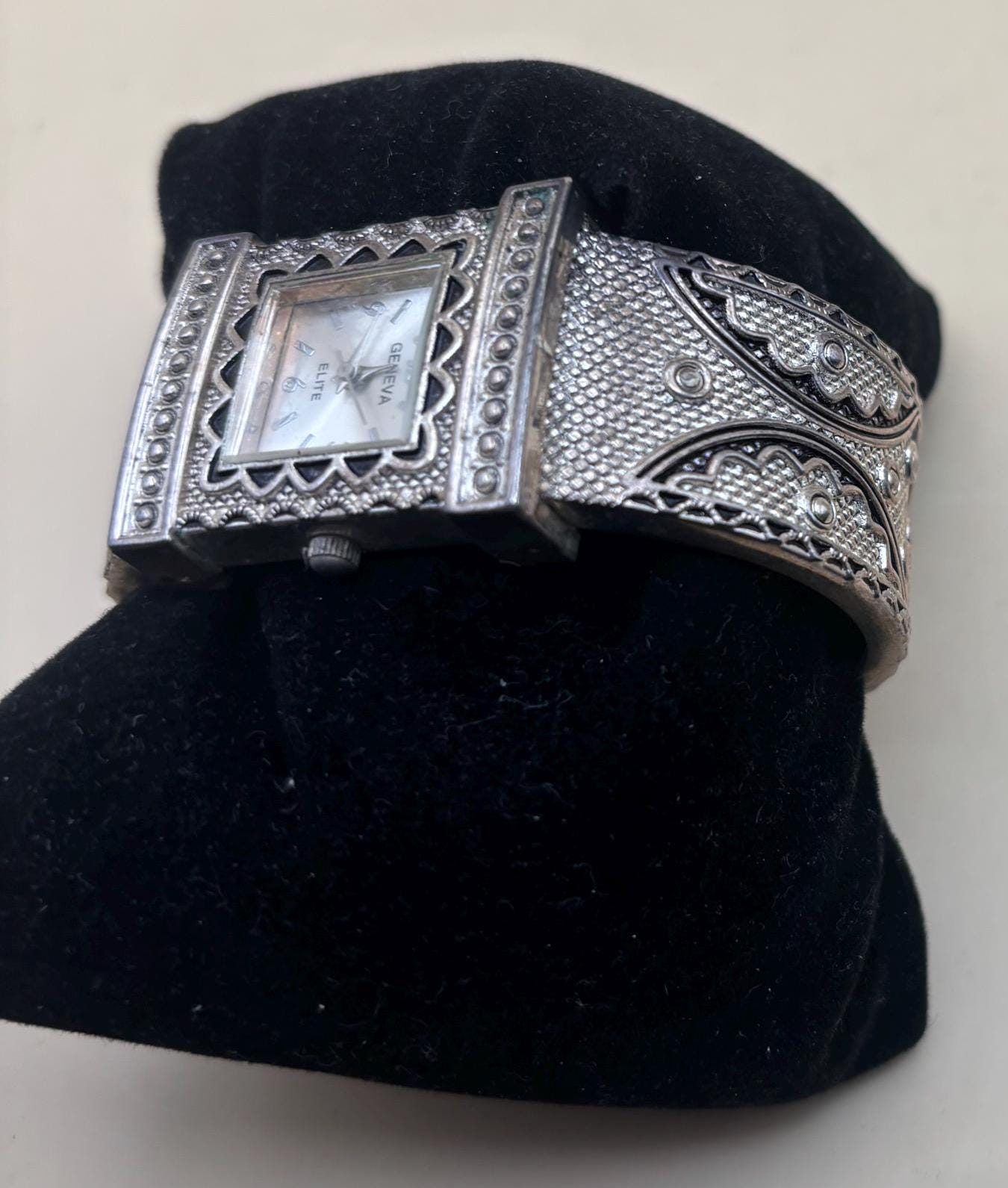 Vintage Geneva Elite Quartz Watch Number 2300 Lover Antiques and Vintage