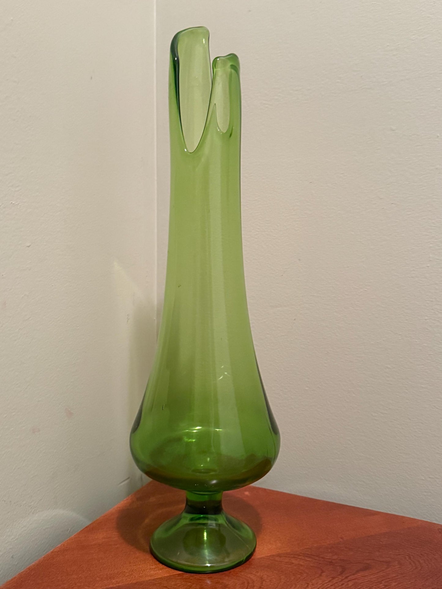Vintage LE Smith Avocado Green Pedestal Smoothie Swung Vase Lover Antiques and Vintage