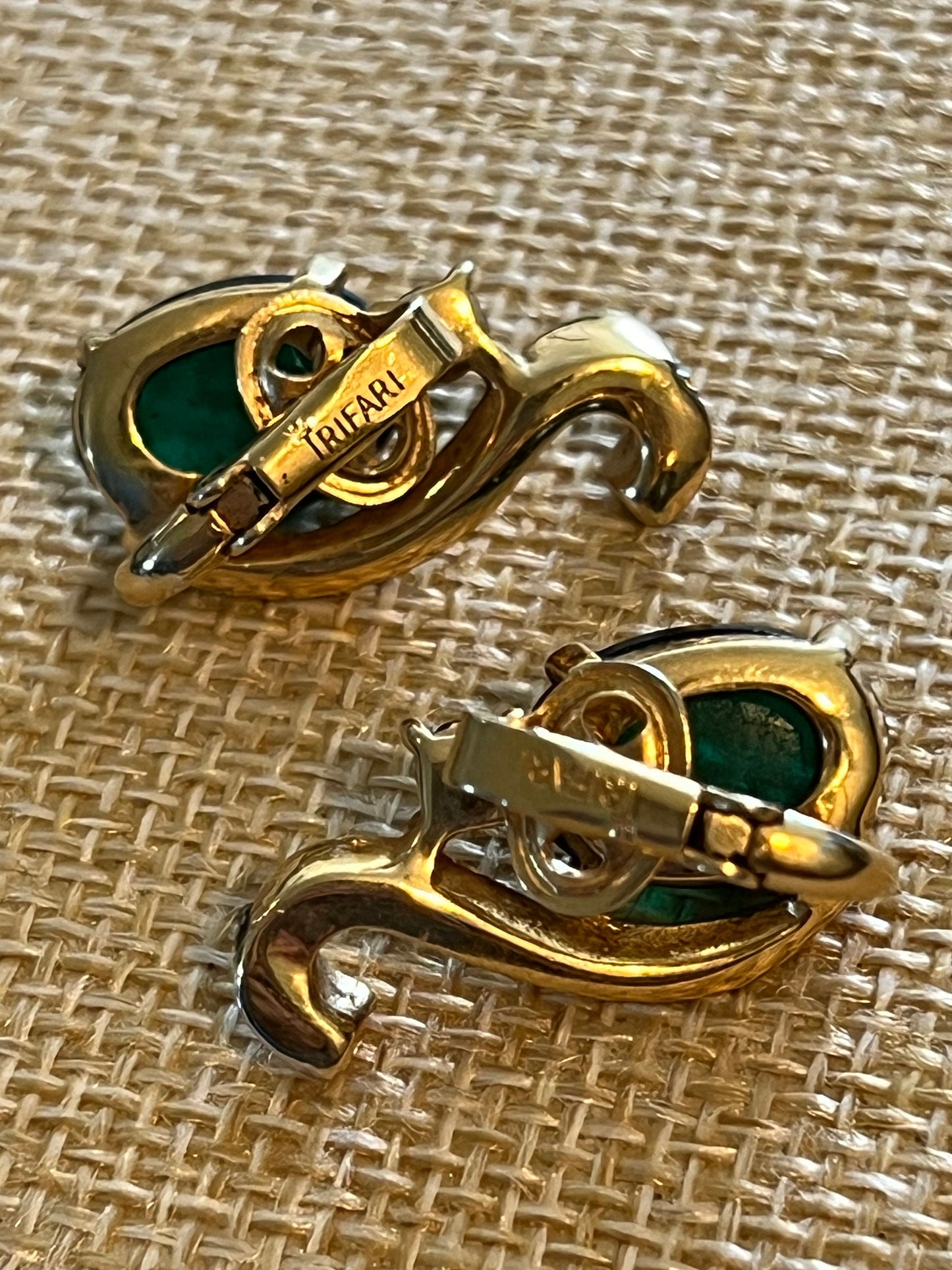 Vintage Crown Trifari Emerald Green Jelly Belly Clip On Earrings