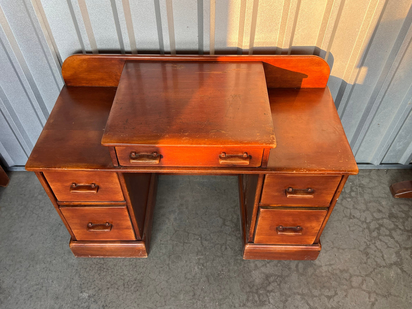 Cushman Colonial Creations Peter Schuyler Knee Hole Vanity No. 5-166 Desk Rustic Table Small Table with Drawers Lover Antiques & Vintage
