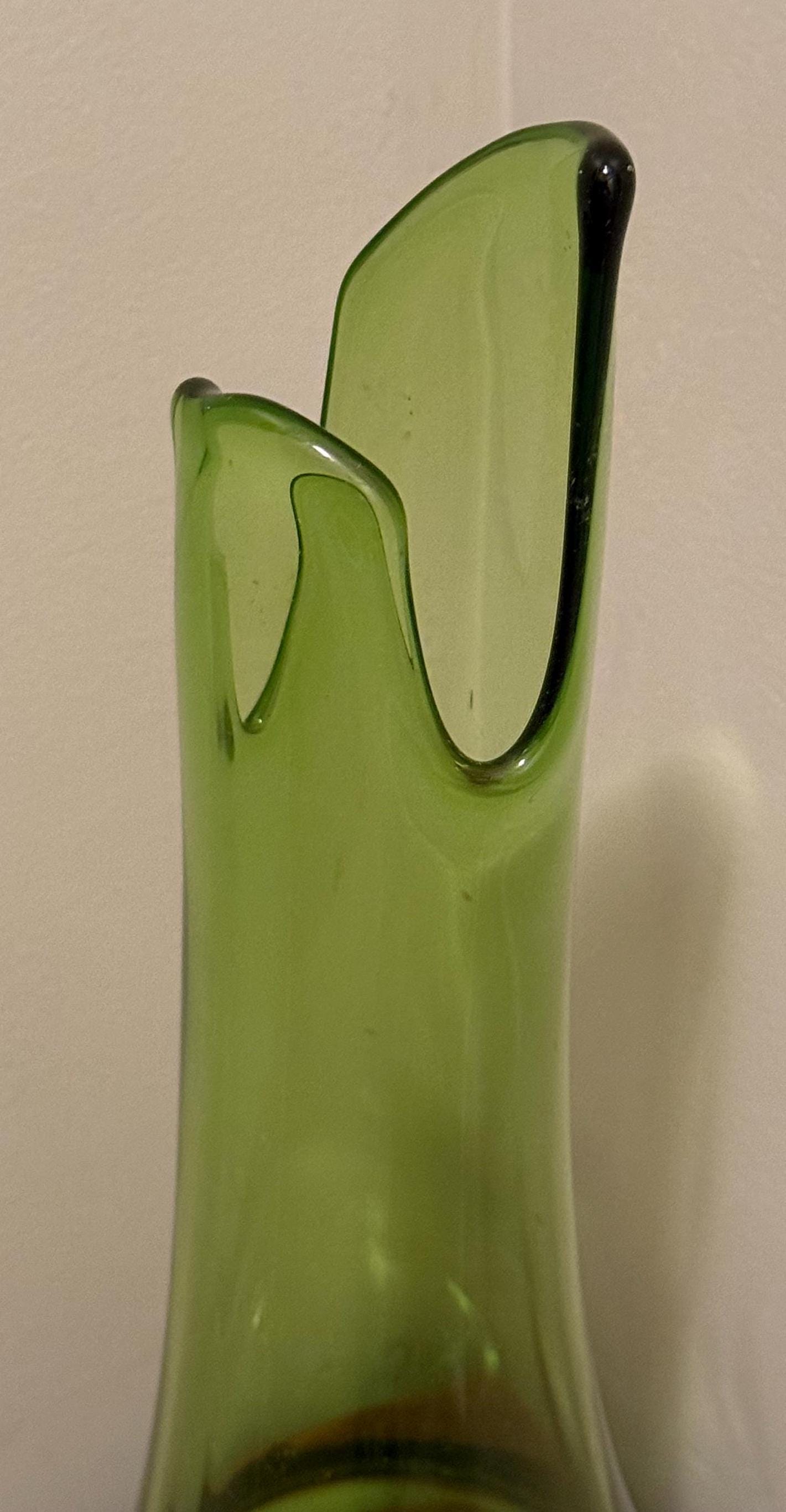 Vintage LE Smith Avocado Green Pedestal Smoothie Swung Vase Lover Antiques and Vintage
