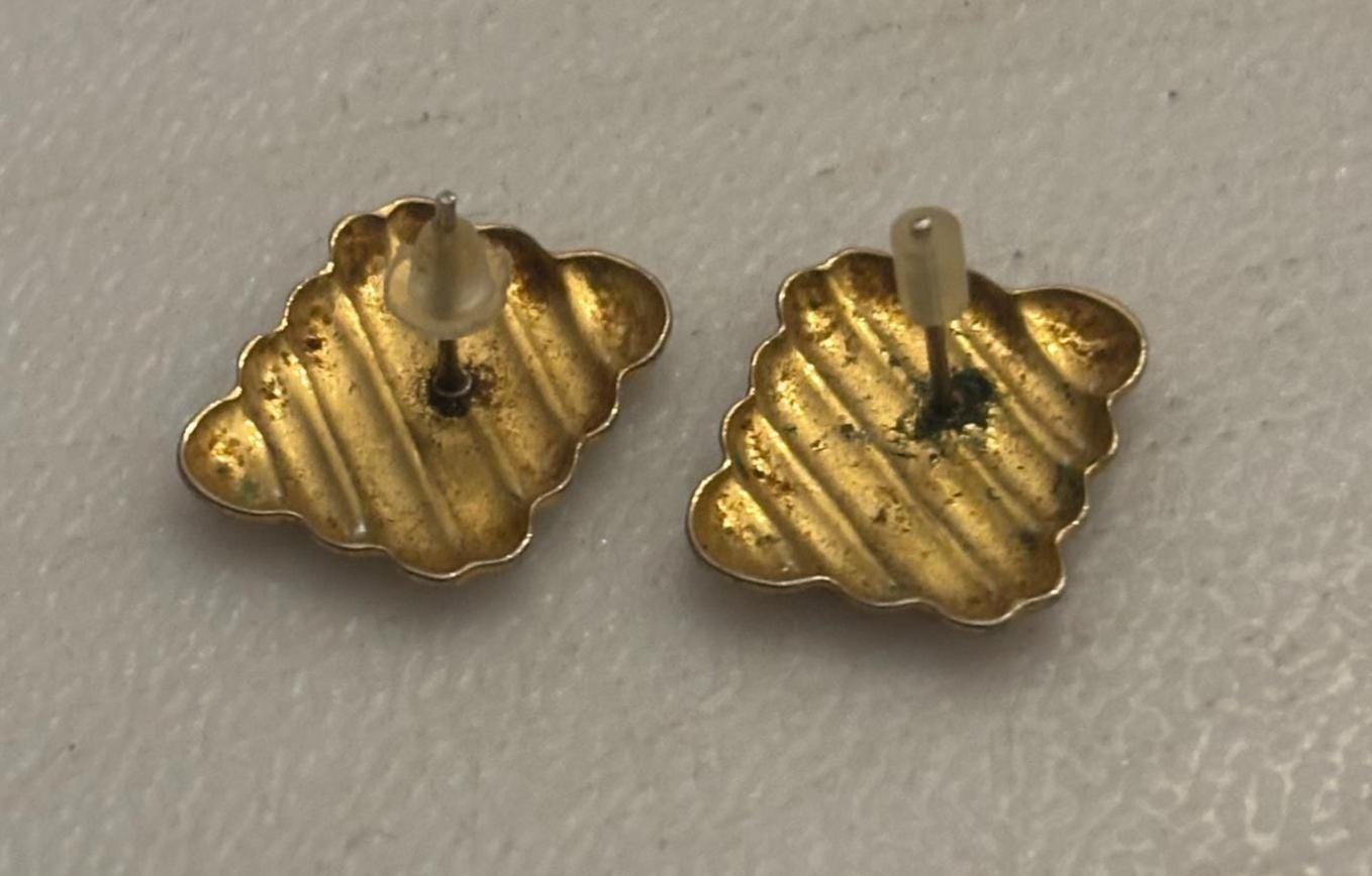 Vintage Square Gold Horizontal Ribbed Earrings, Lover Antiques and Vintage