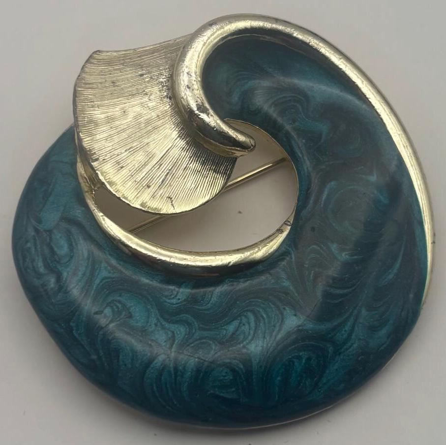Vintage Green & Gold Enamel Swirl Brooch: Elegant Pin