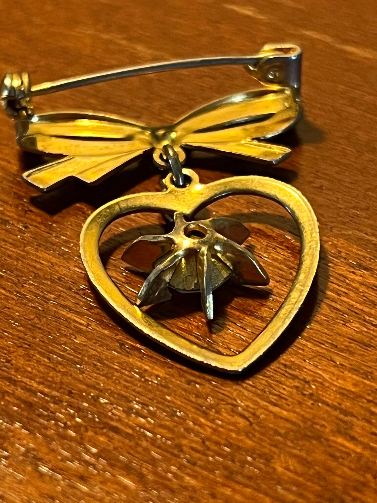 Vintage bow and heart pin jewelry brooch gift gold tone