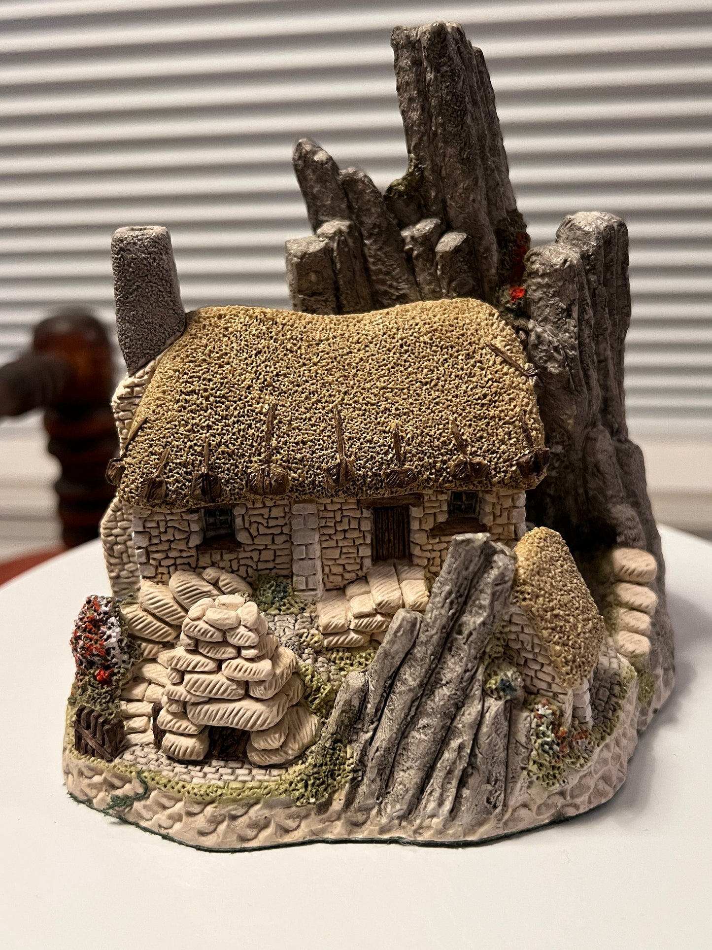 Vintage David Winter Cottages Scottish Collection Crofter’s Cottage 1988 handmade hand painted Great Britain figurines David Hine