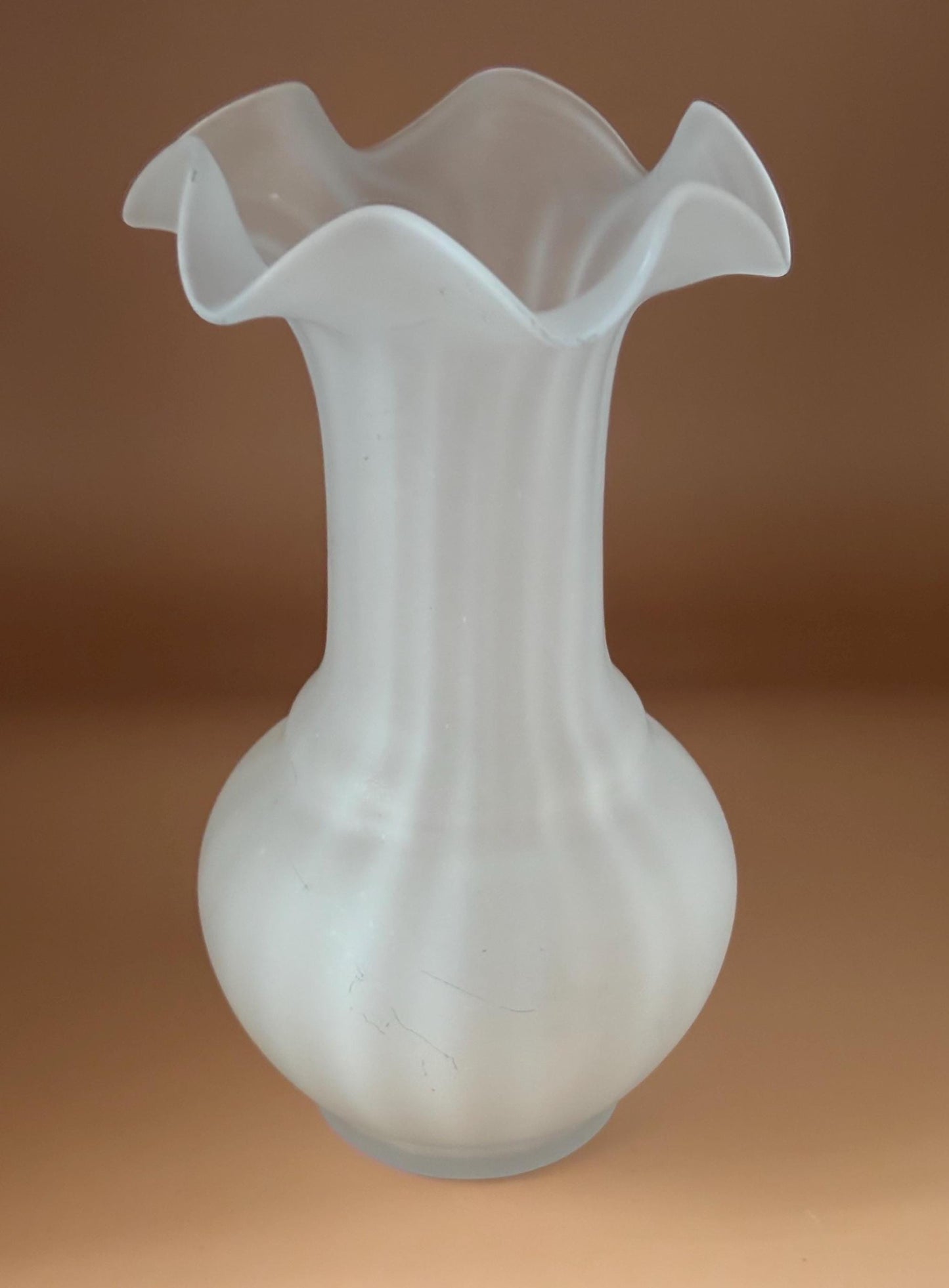 Vintage Steuben Ivrene Art Glass Vase: White Ruffled Calcite