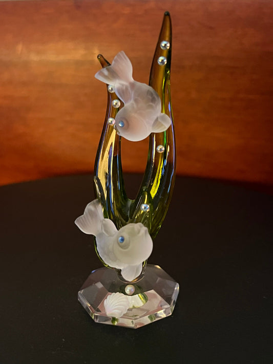 Vintage Crystal Fish Figurine: Underwater Sea Grass Decor